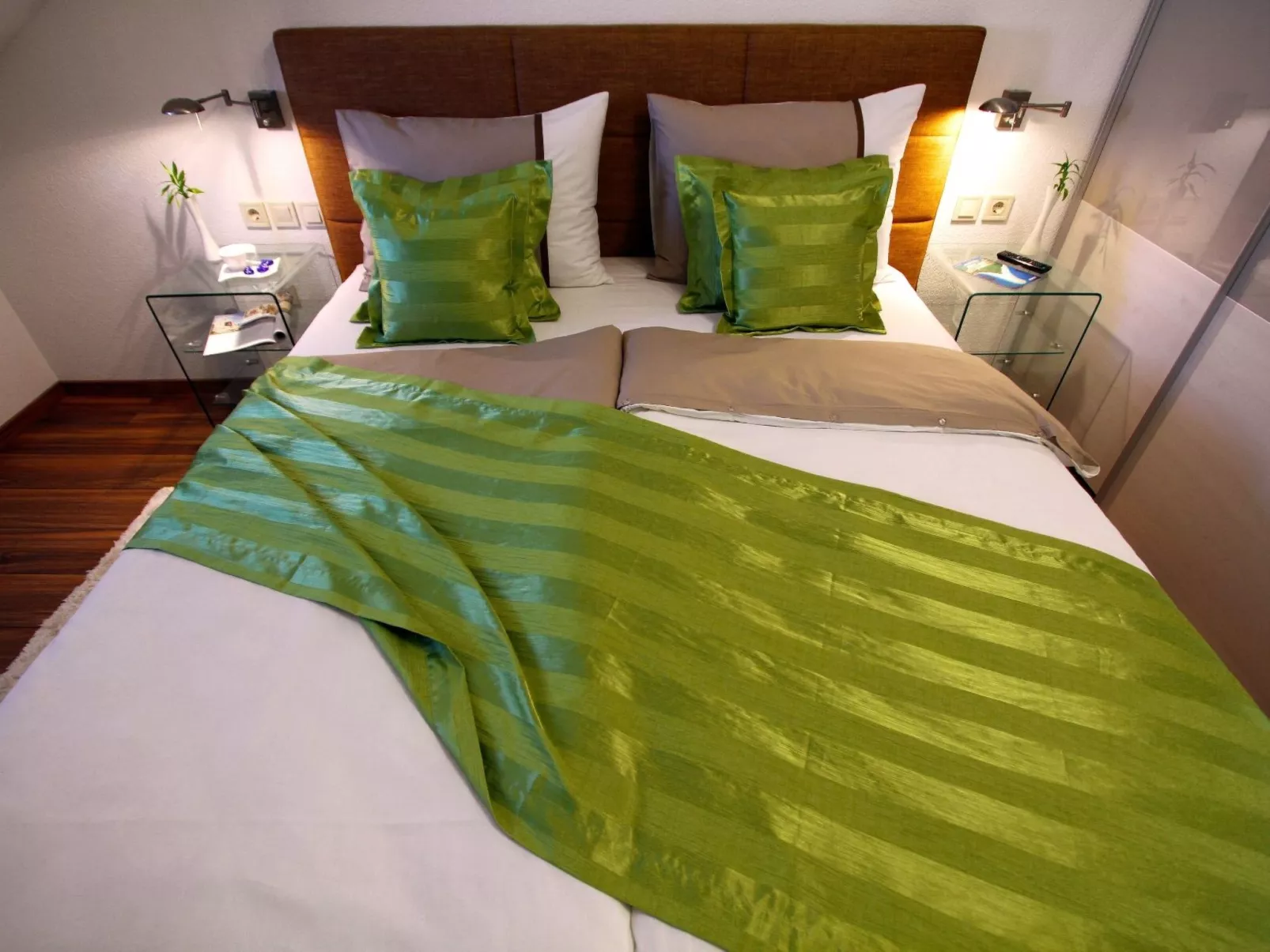 In Bol mit privatem Parkplatz-Drinnen