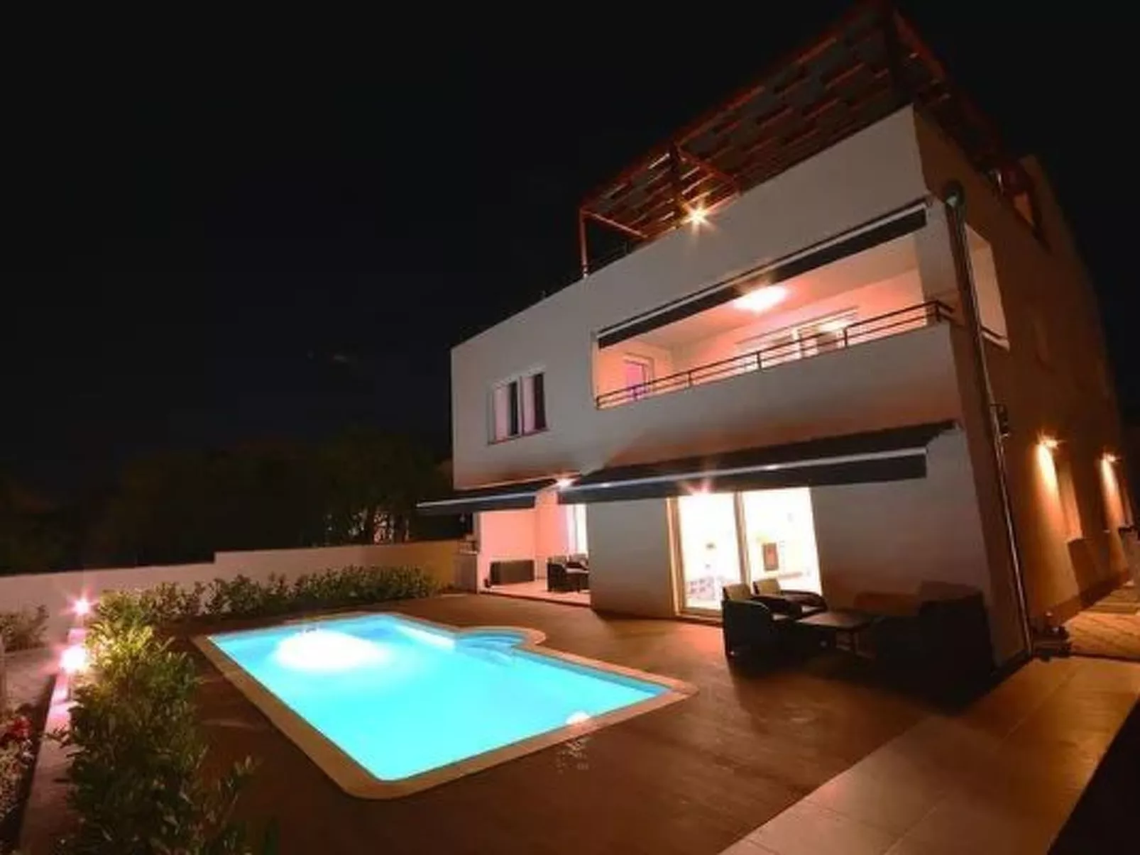 Komfortable Wohnung mit privatem Jacuzzi-Outside