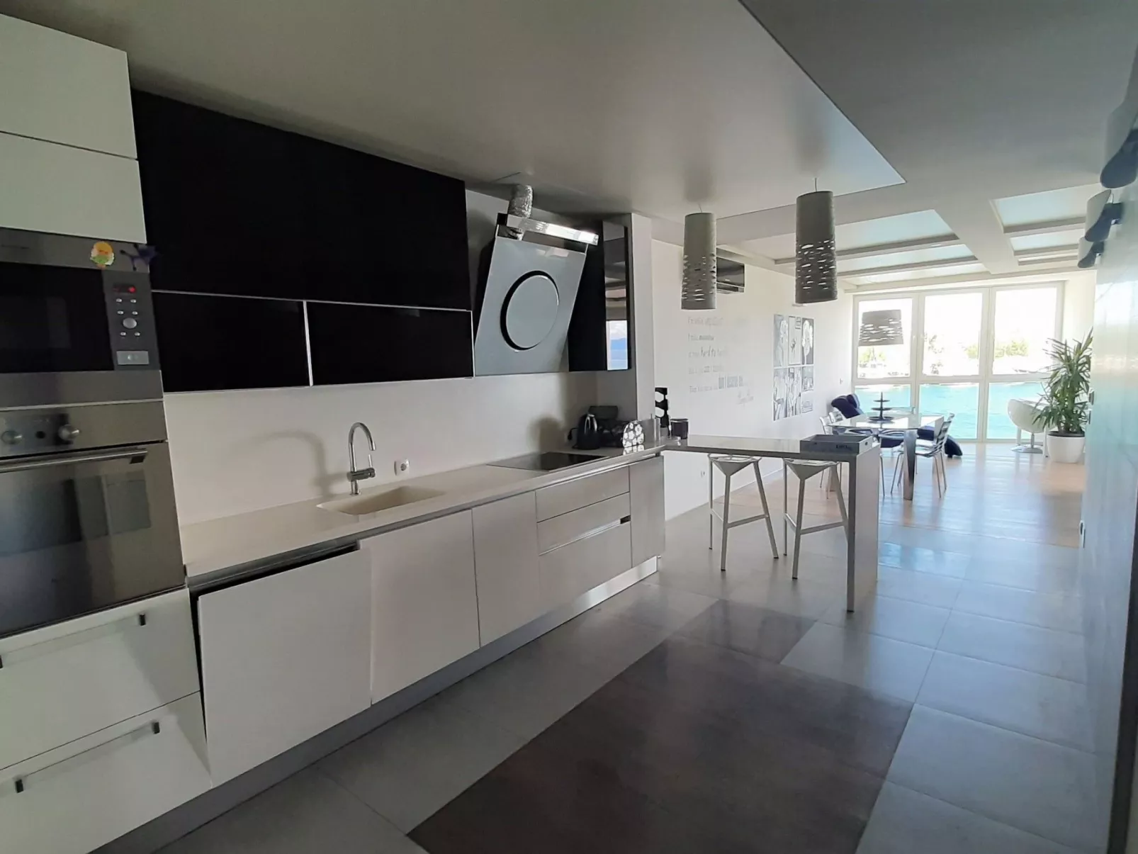 Stylisches Studio mit atemberaubendem Ausblick-Image-tags.info