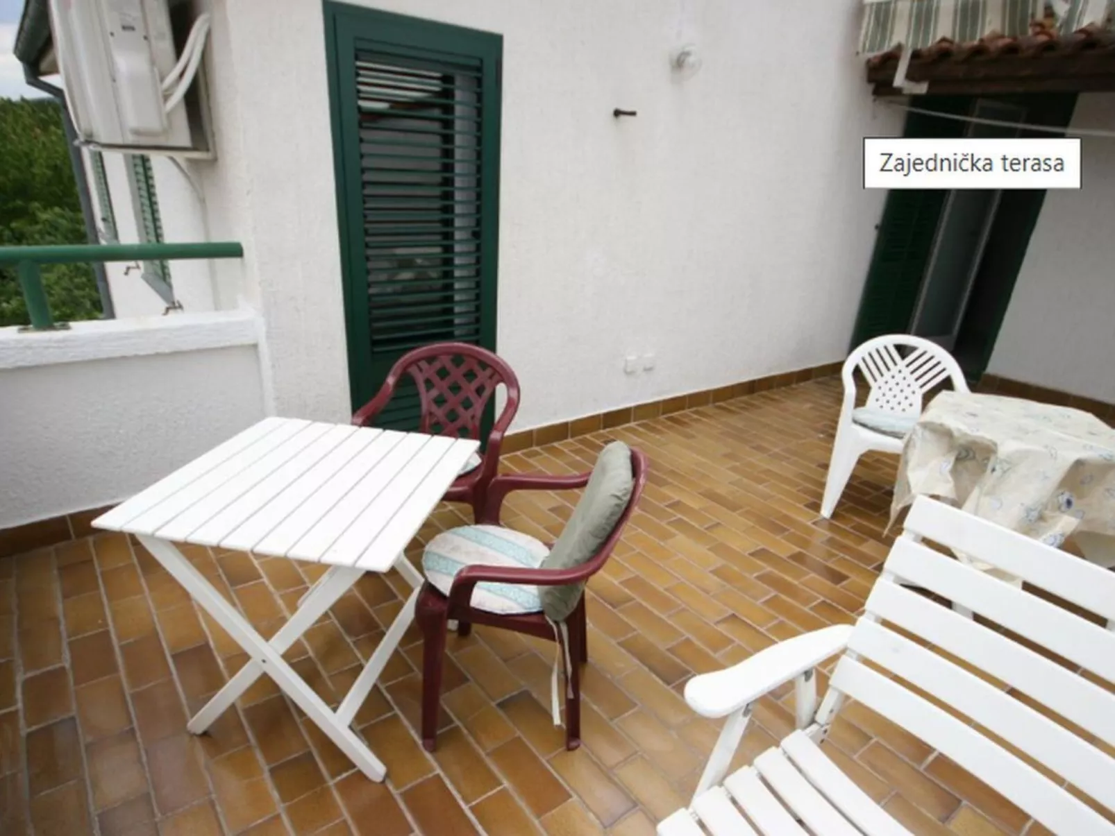 Wohnung "Blažević 04" direkt am Strand-Outside