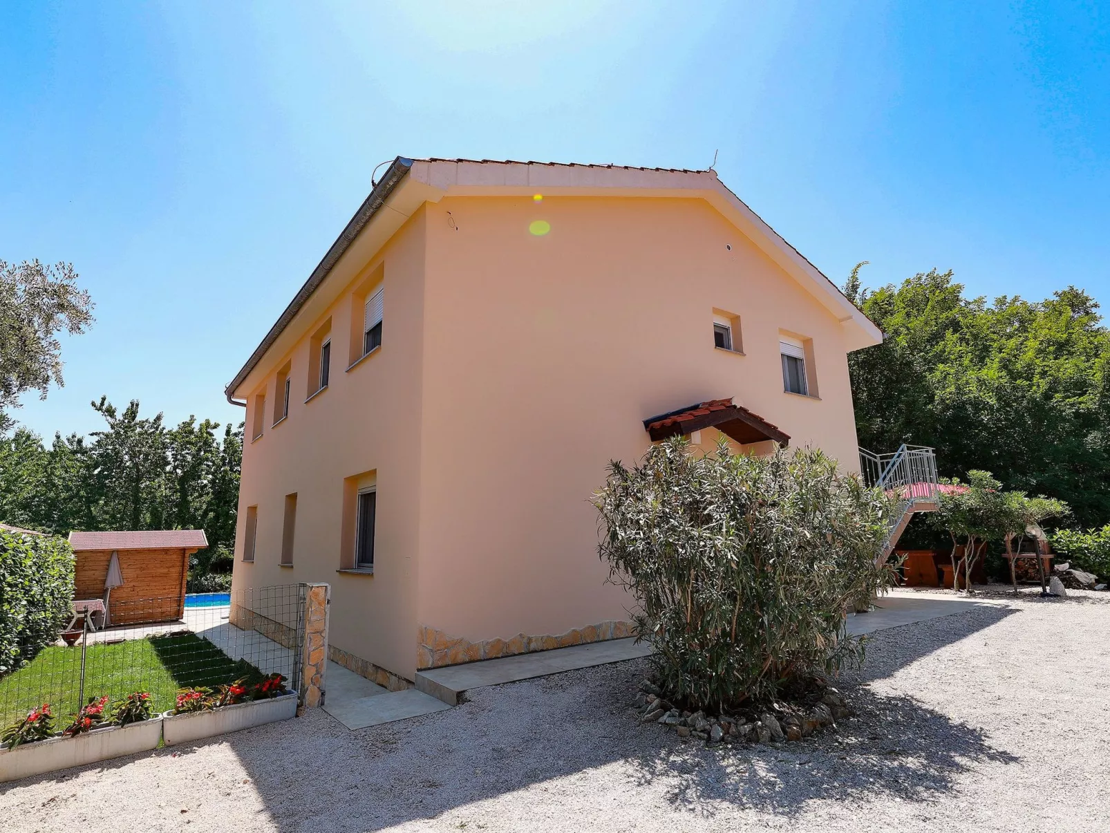 Wohnung in Šilo mit privatem Parkplatz-Draußen