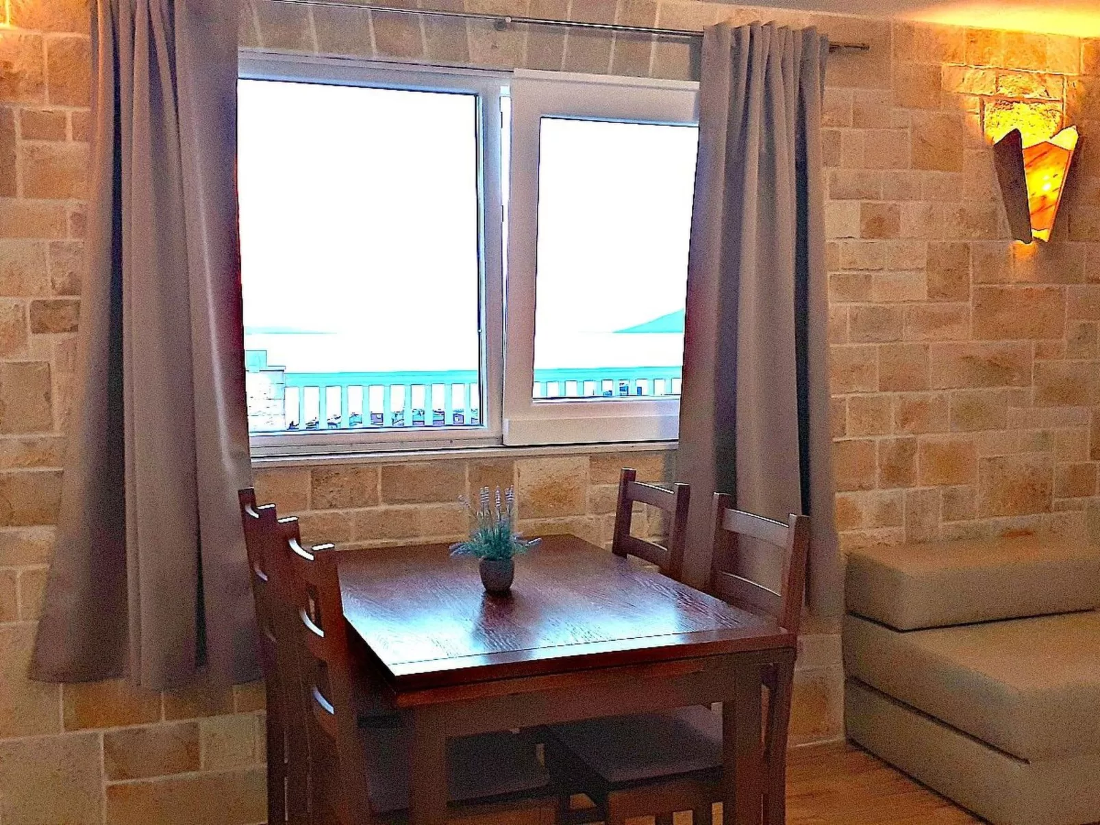 Schöne Ferienwohnung in Baska Voda mit Terrasse-Inside