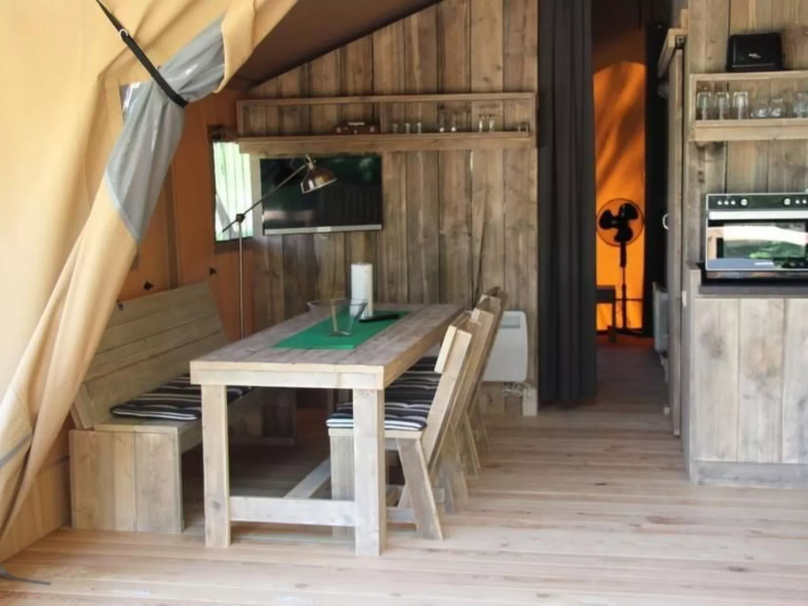 Safarizelt in Hohenlychen mit Garten und Grill-Dedans