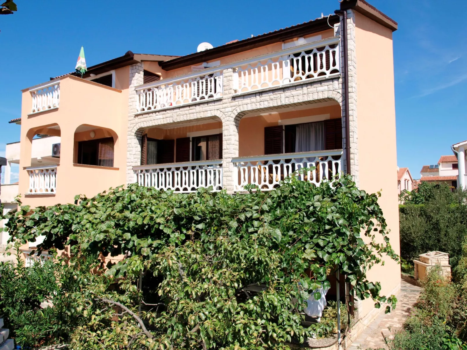 Wohnung in Fažana mit Grill, Garten und Terrasse-Inside