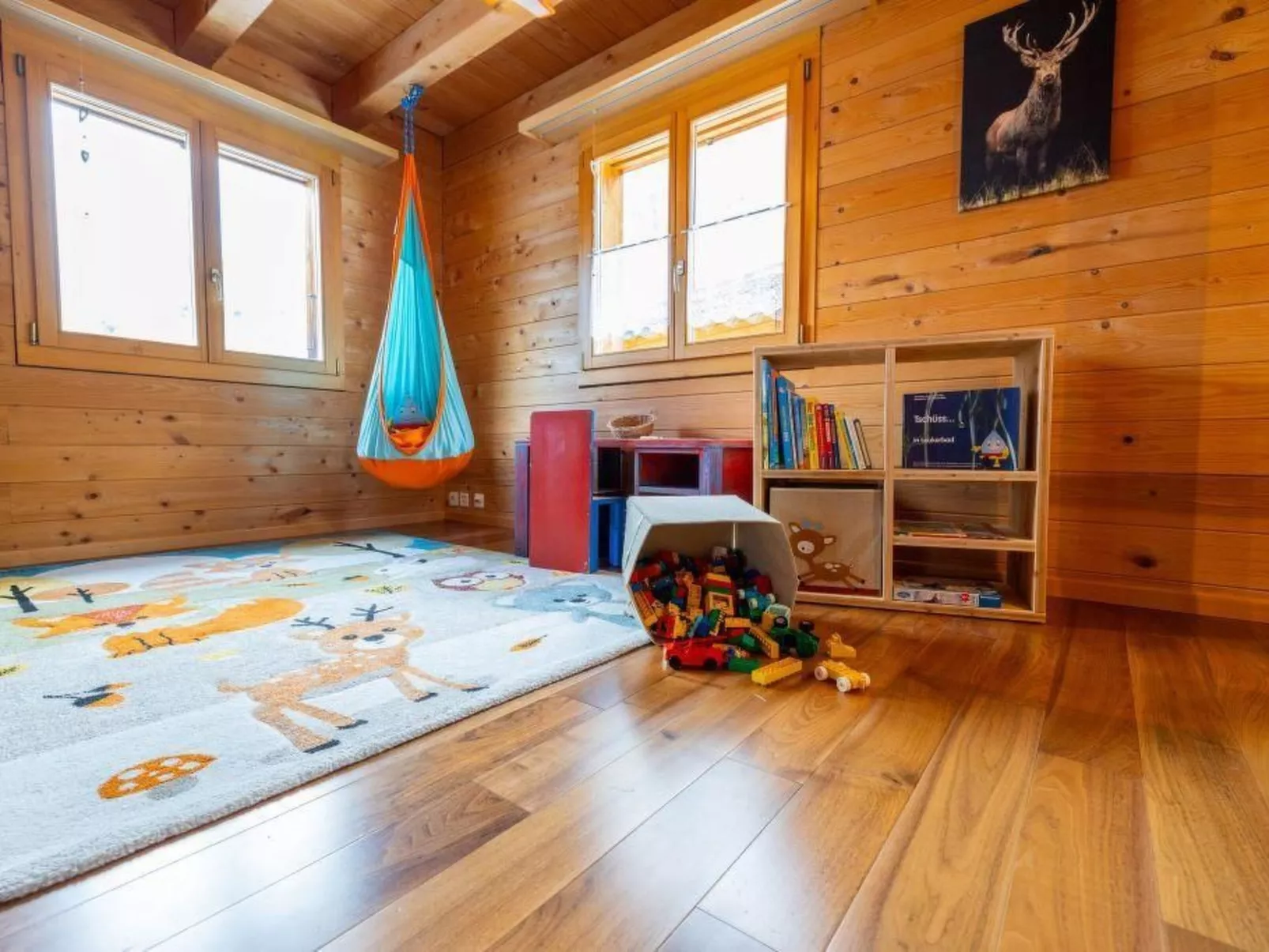 Mit Indoorrutschbahn-Drinnen