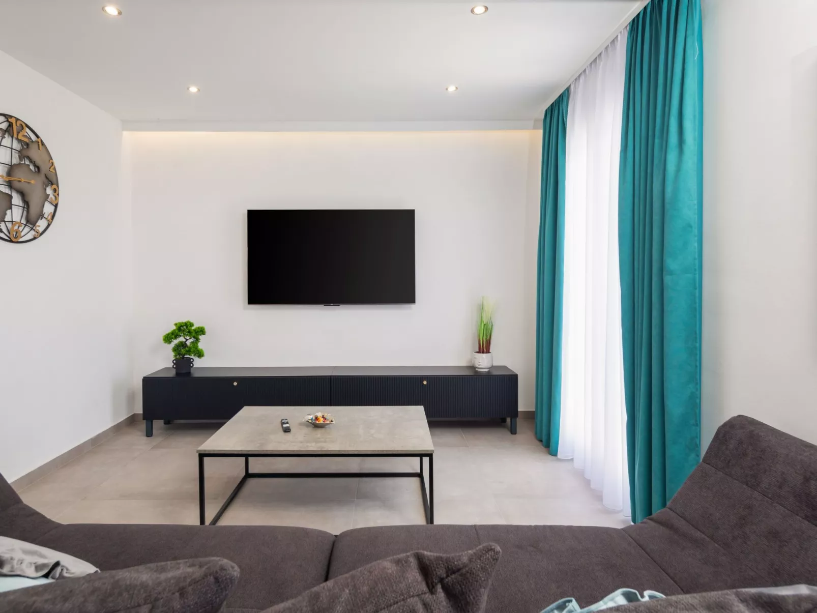 Supreme Penthouse-Inside