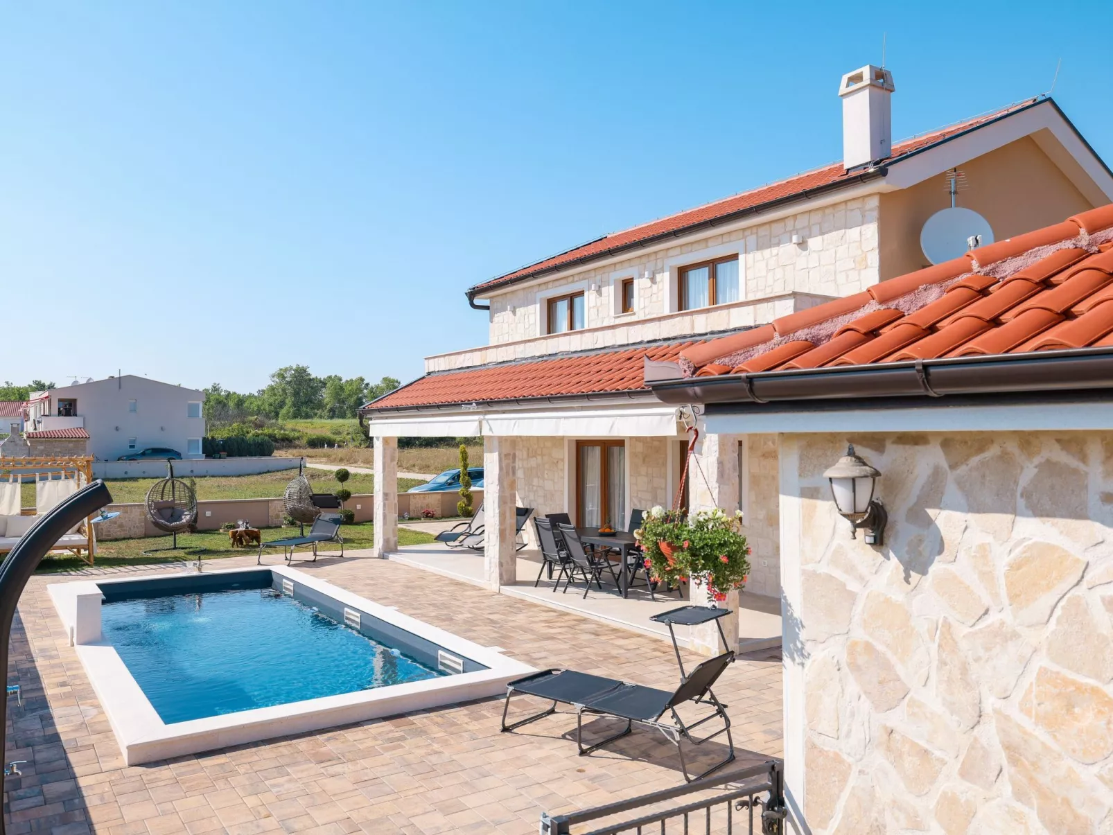 Villa mit beheiztem Pool in der Nähe des Meeres-TA Leut Agency-Outside