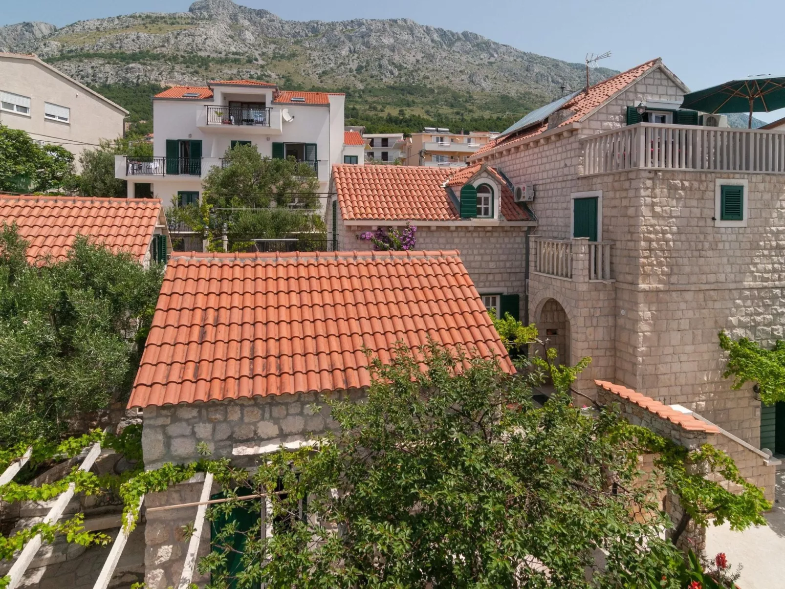 Kleine Wohnung in Omiš mit Privatem Balkon-Dedans