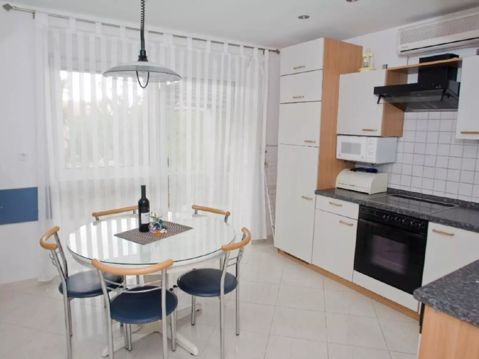 In Dramalj mit Terrasse-Drinnen