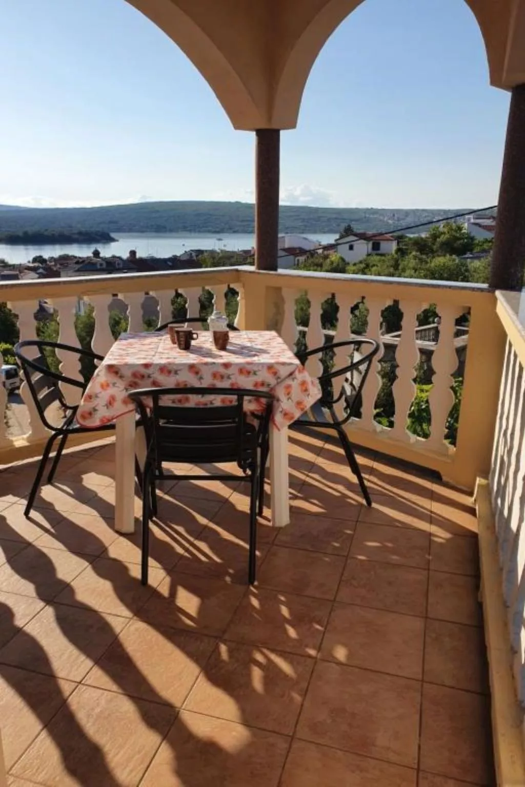 "Nikica" mit Blick auf das Meer-Inside