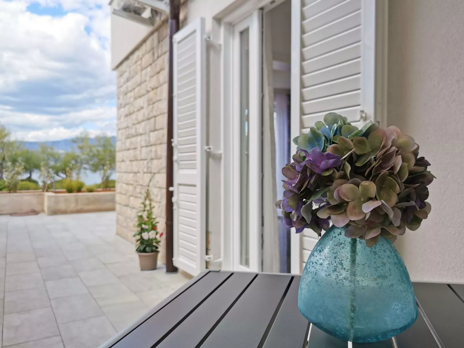 Studio Apartment More-Inside