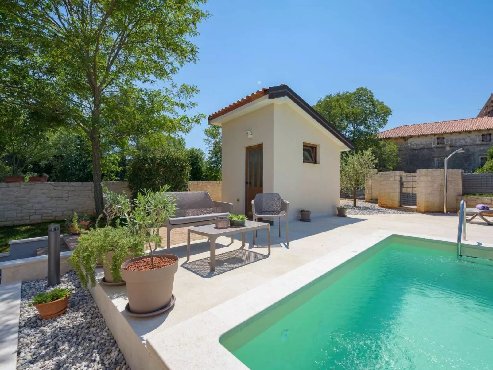 Villa Crystal-Draußen