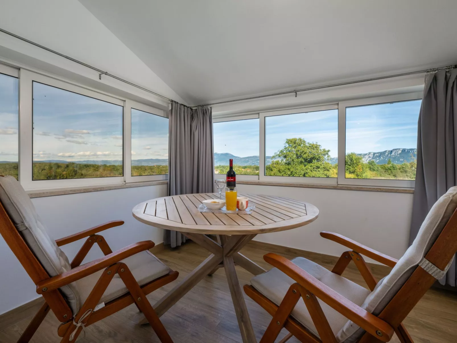 Villa "Francesca" mit Garten, Grill und Pool-Inside