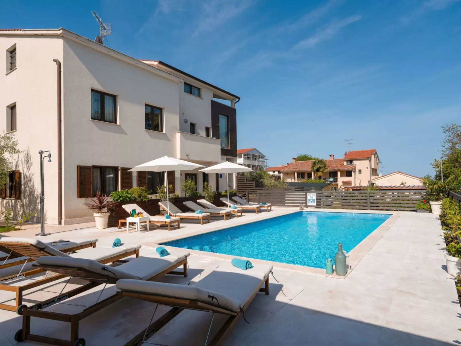 Schönes Appartement Mala 4 mit Pool-Dehors