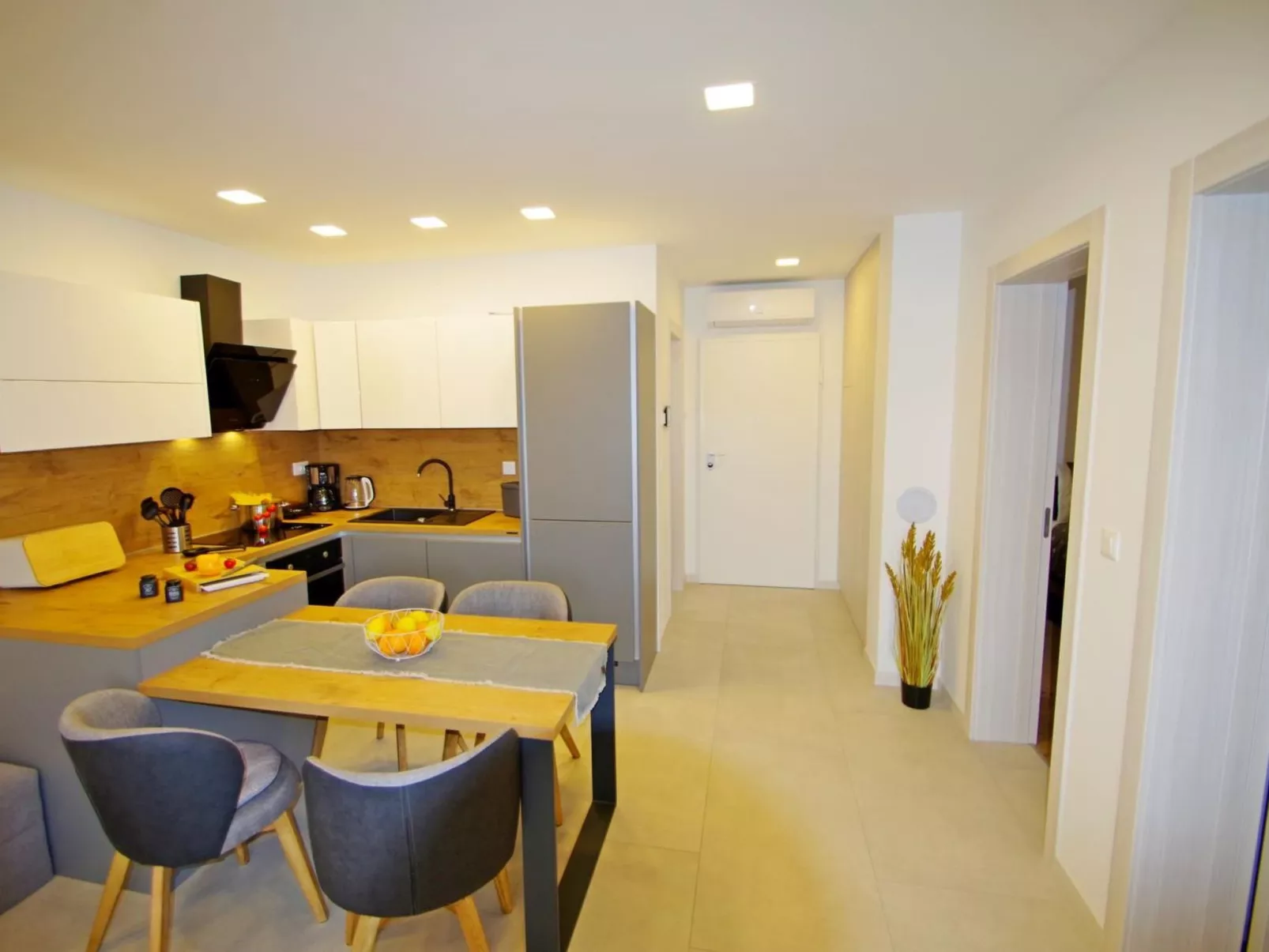 "Cala" mit Balkon-Drinnen