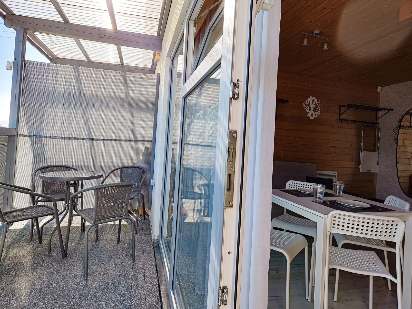 Wohnung "Aurora 2" z tarasem-Drinnen