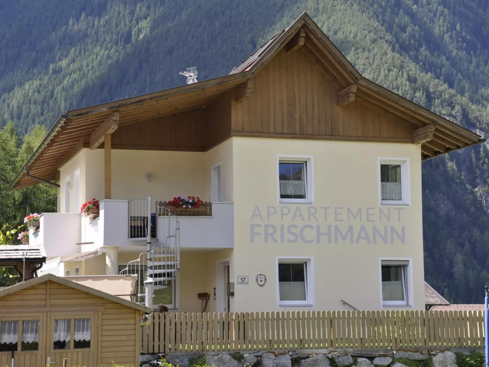 Frischmann Klaudia-Draußen