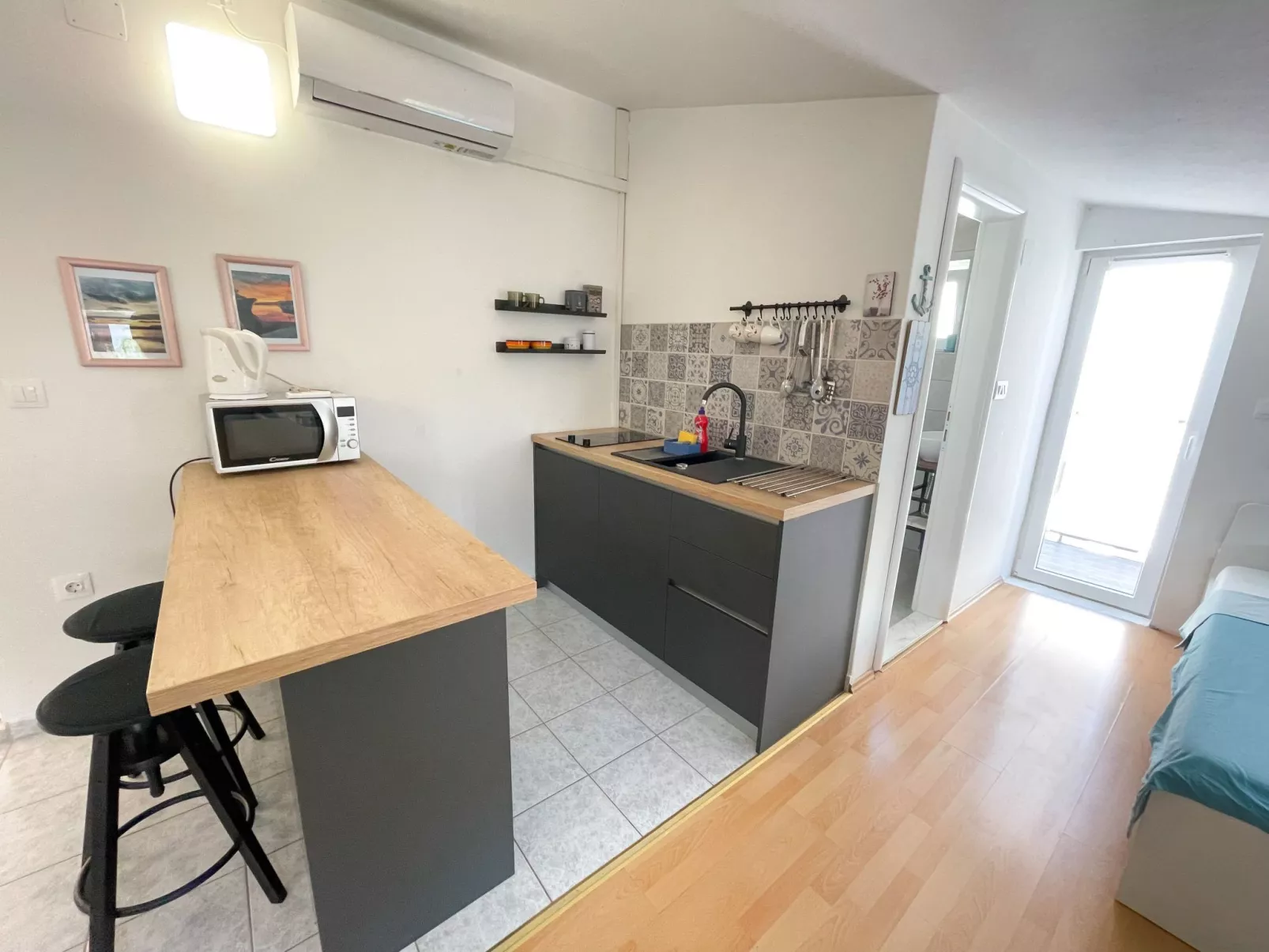Studio-Apartment mit Meerblick-Drinnen