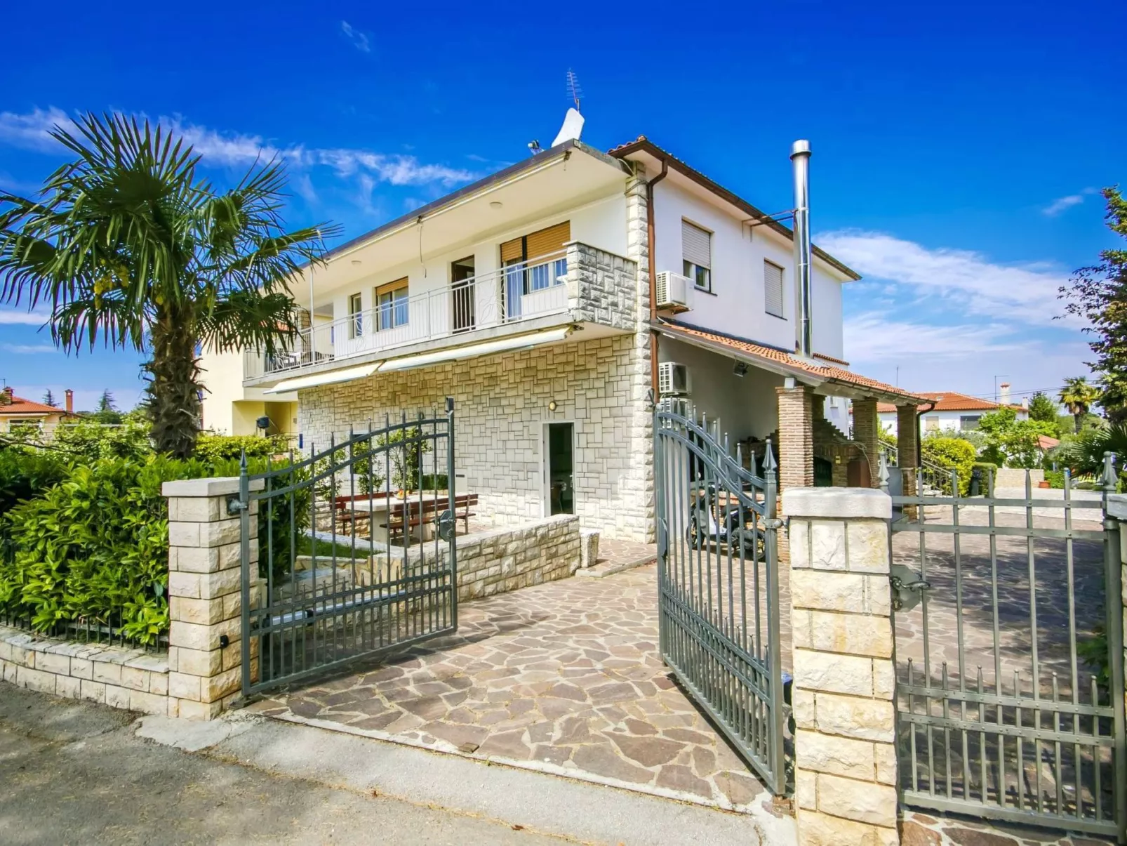 Apartment Nika1 Umag mit Pool und Whirlpool 400 Meter vom Strand entfernt - Outside