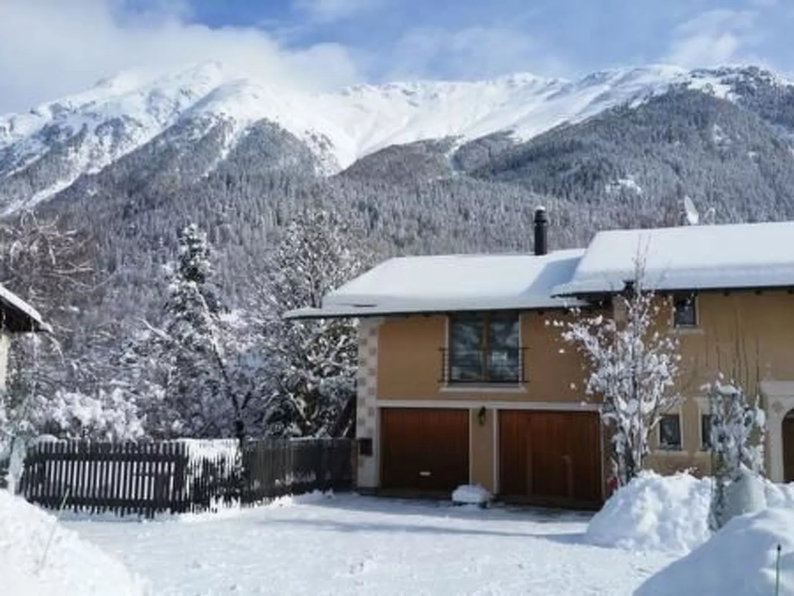 Chasa Suldanella-Outside