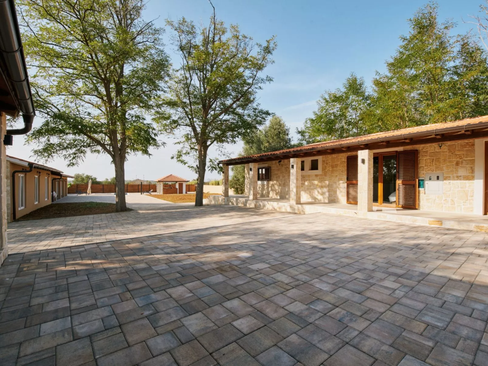 Wunderschöne Villa mit privatem Fitnessstudio und Pool - TA Leut-Draußen