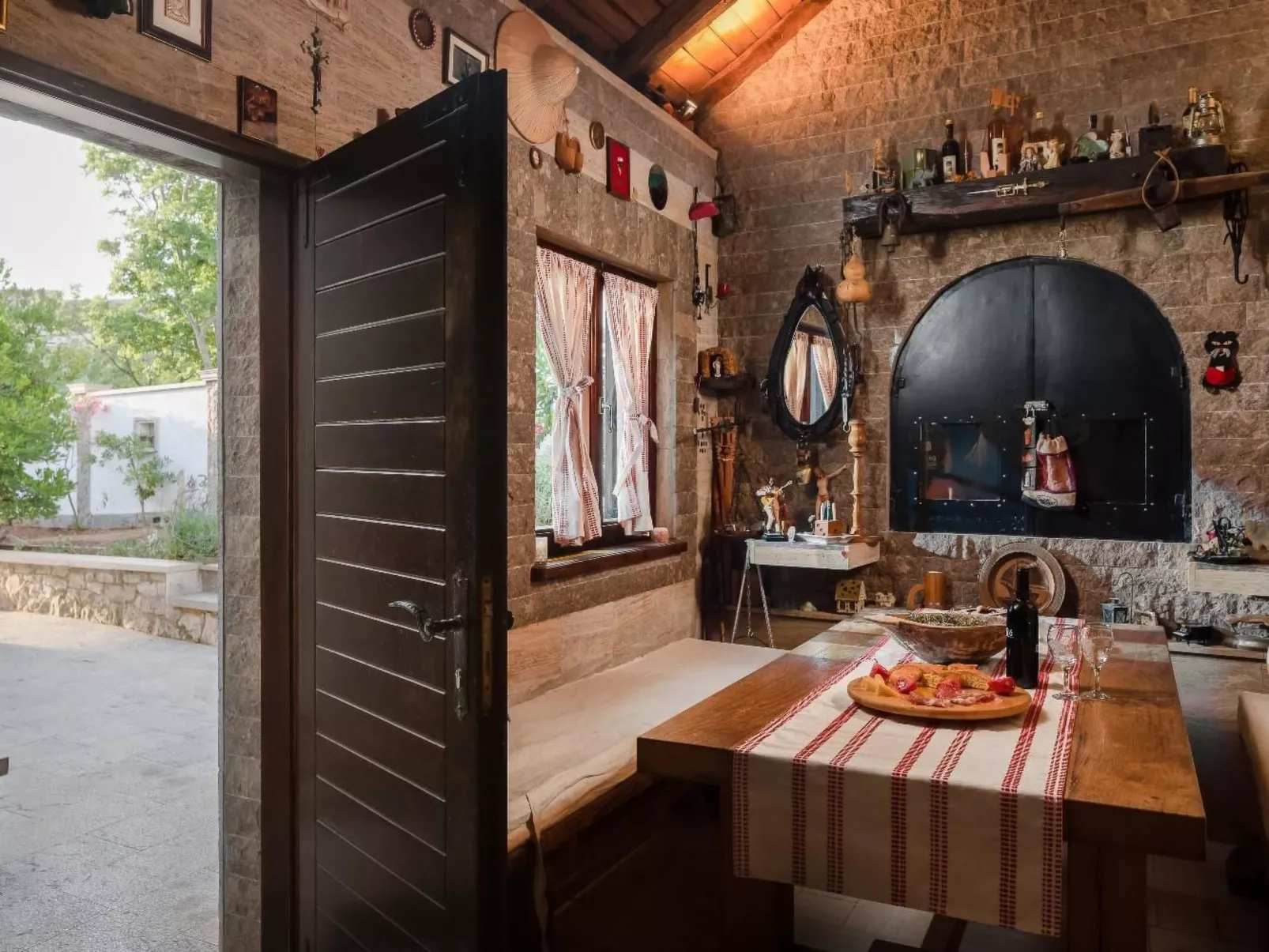 Rustikale Ferienvilla Pomalo-Dehors