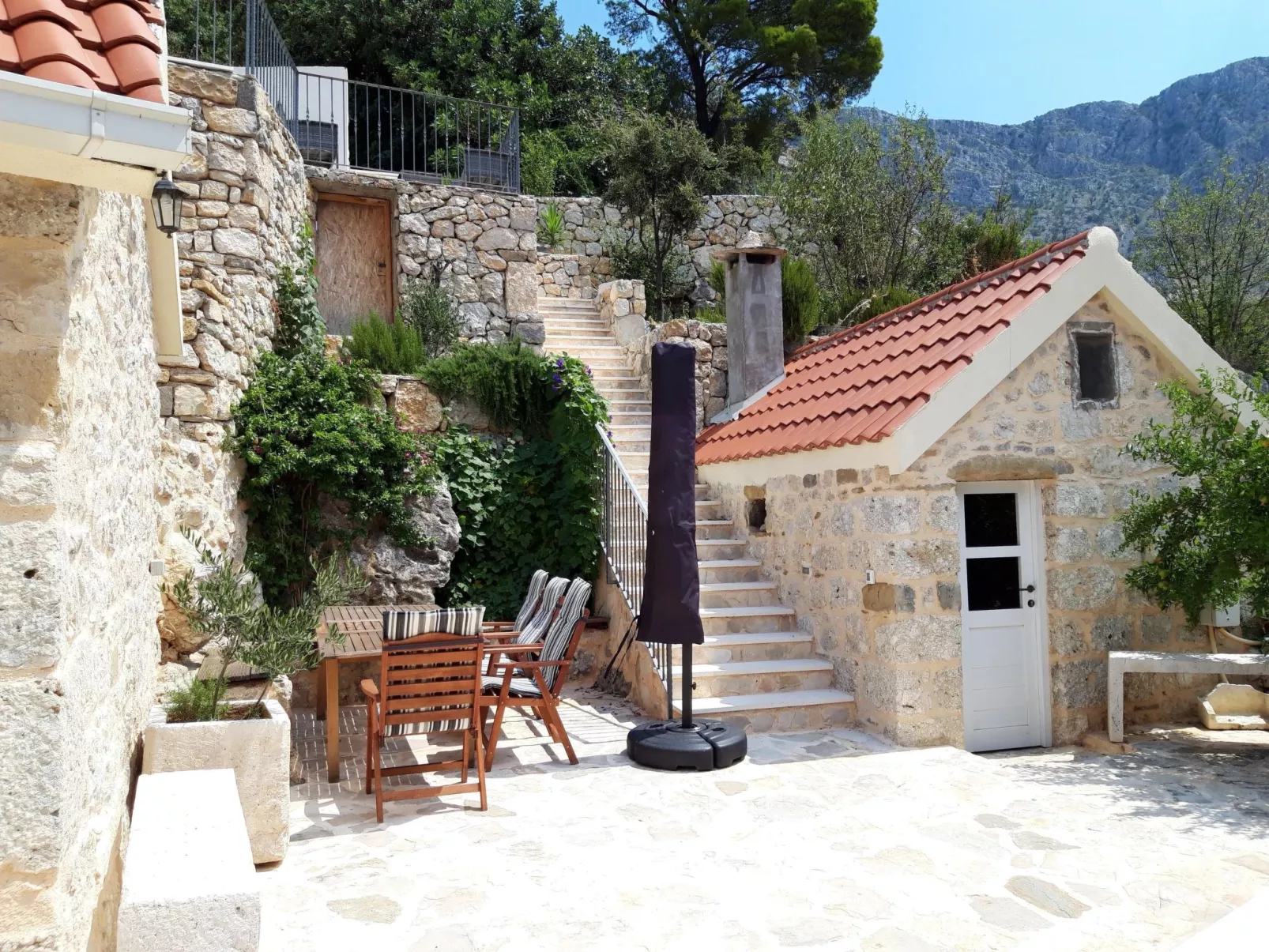 Wunderschöne Steinvilla mit tollem Ausblick-Dehors