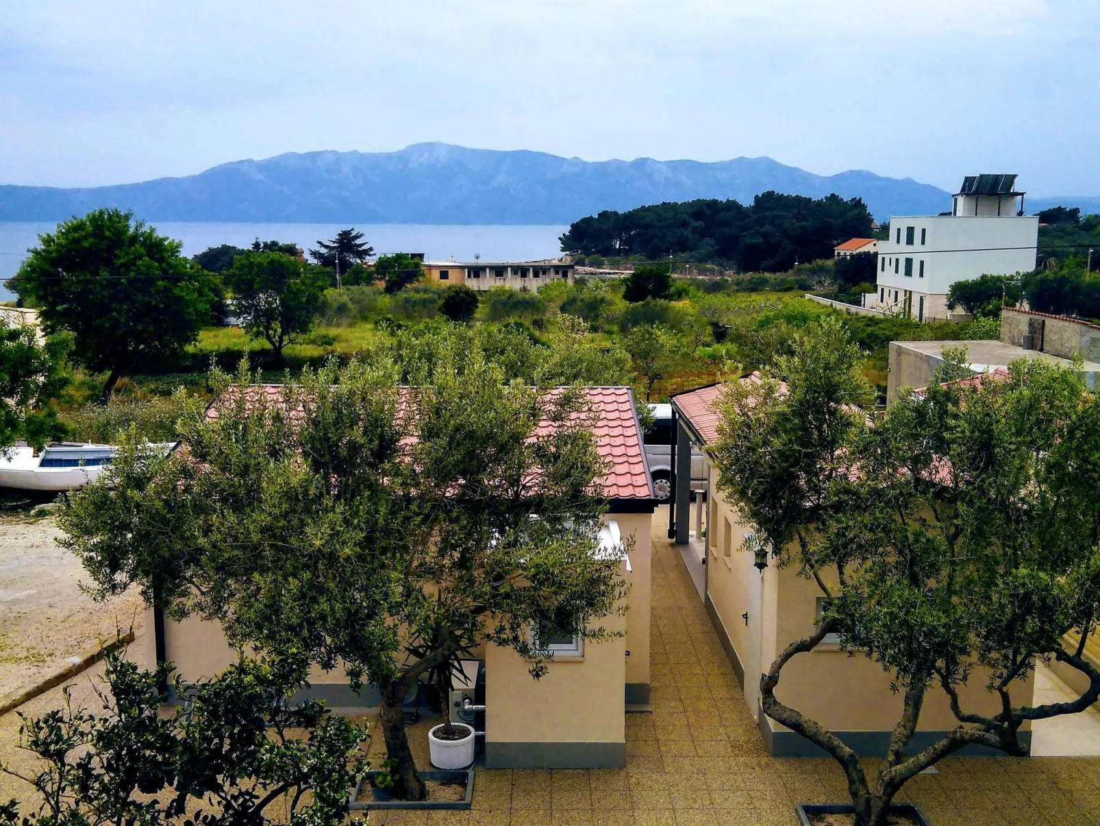 Manora Sucuraj Pool Gästehaus-Outside