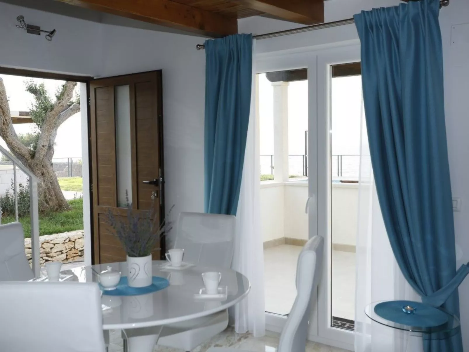 Villa Mis, Haus in Supetar mit privatem Pool-Drinnen