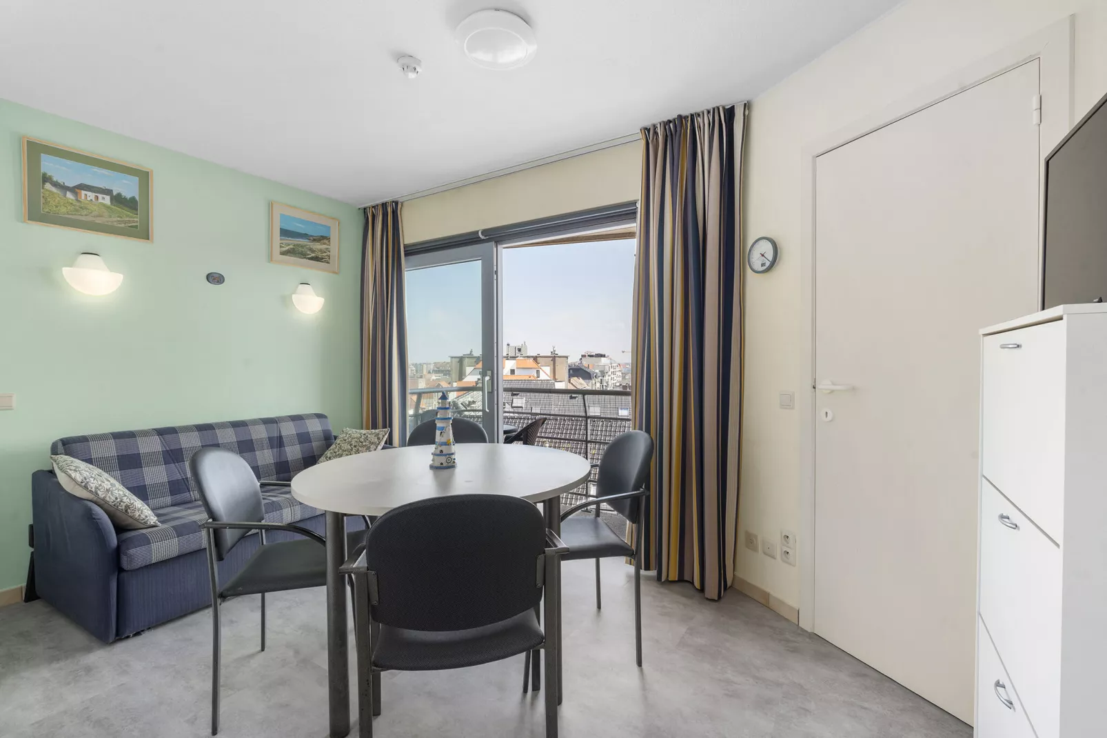 Ocean Suites 714-Living room