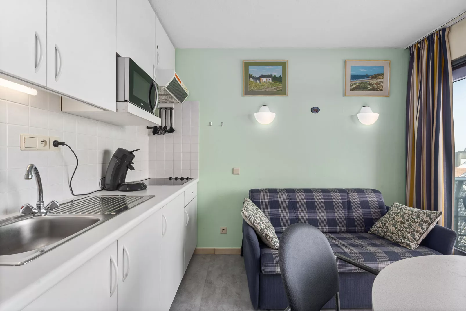 Ocean Suites 714-Kitchen