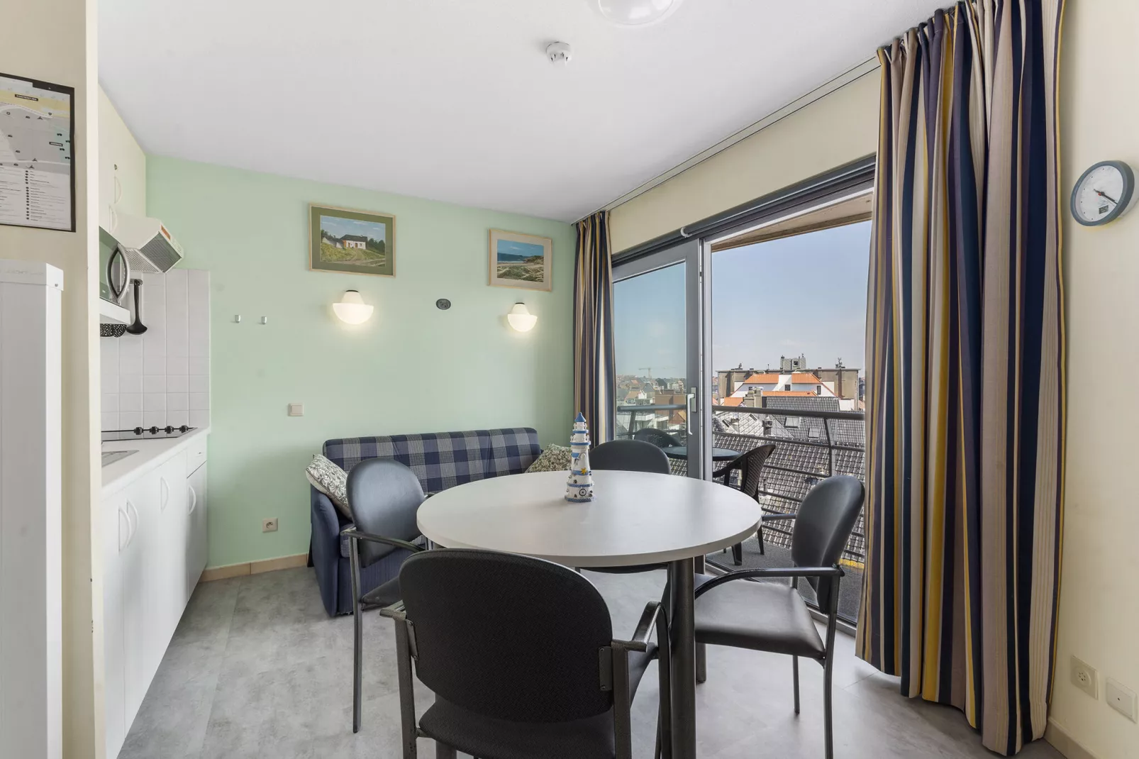 Ocean Suites 714-Living room