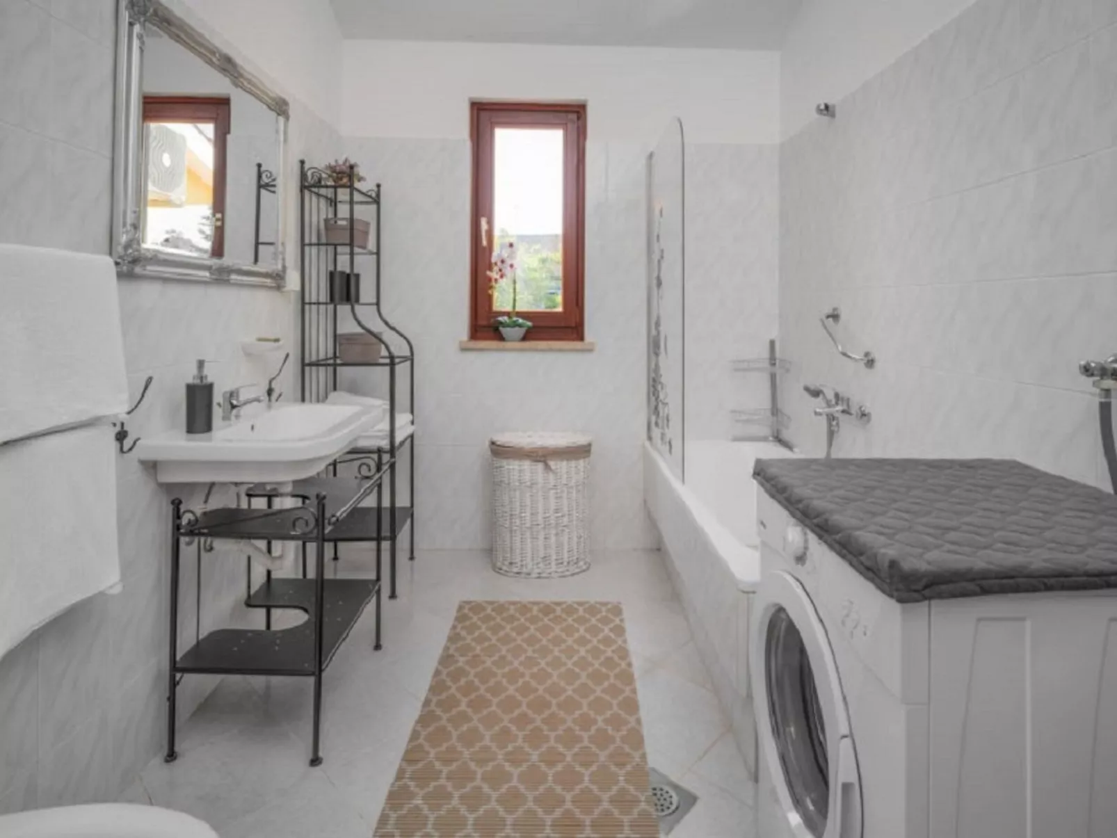 Chiara in Rogivici-Inside