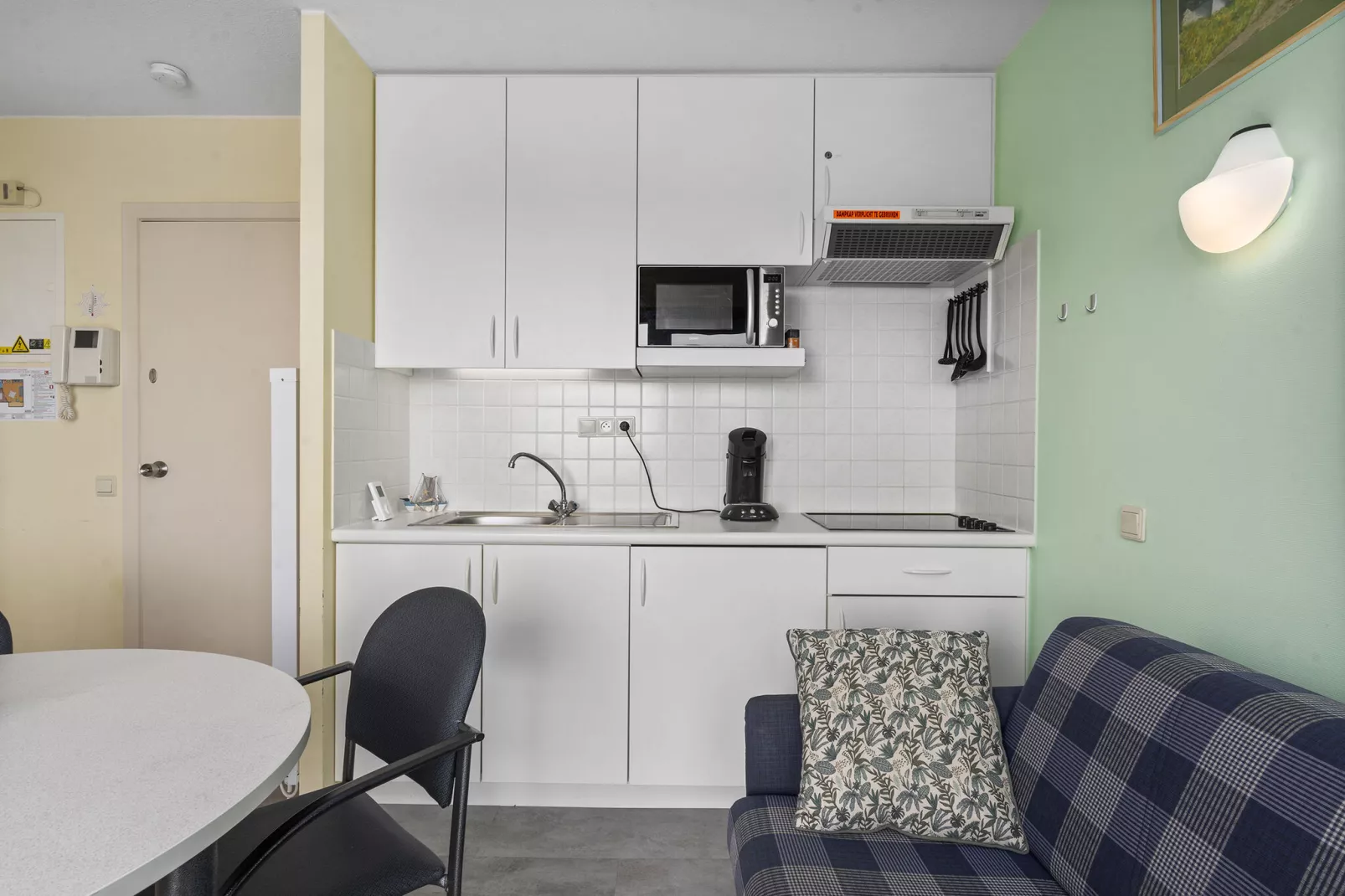 Ocean Suites 714-Kitchen