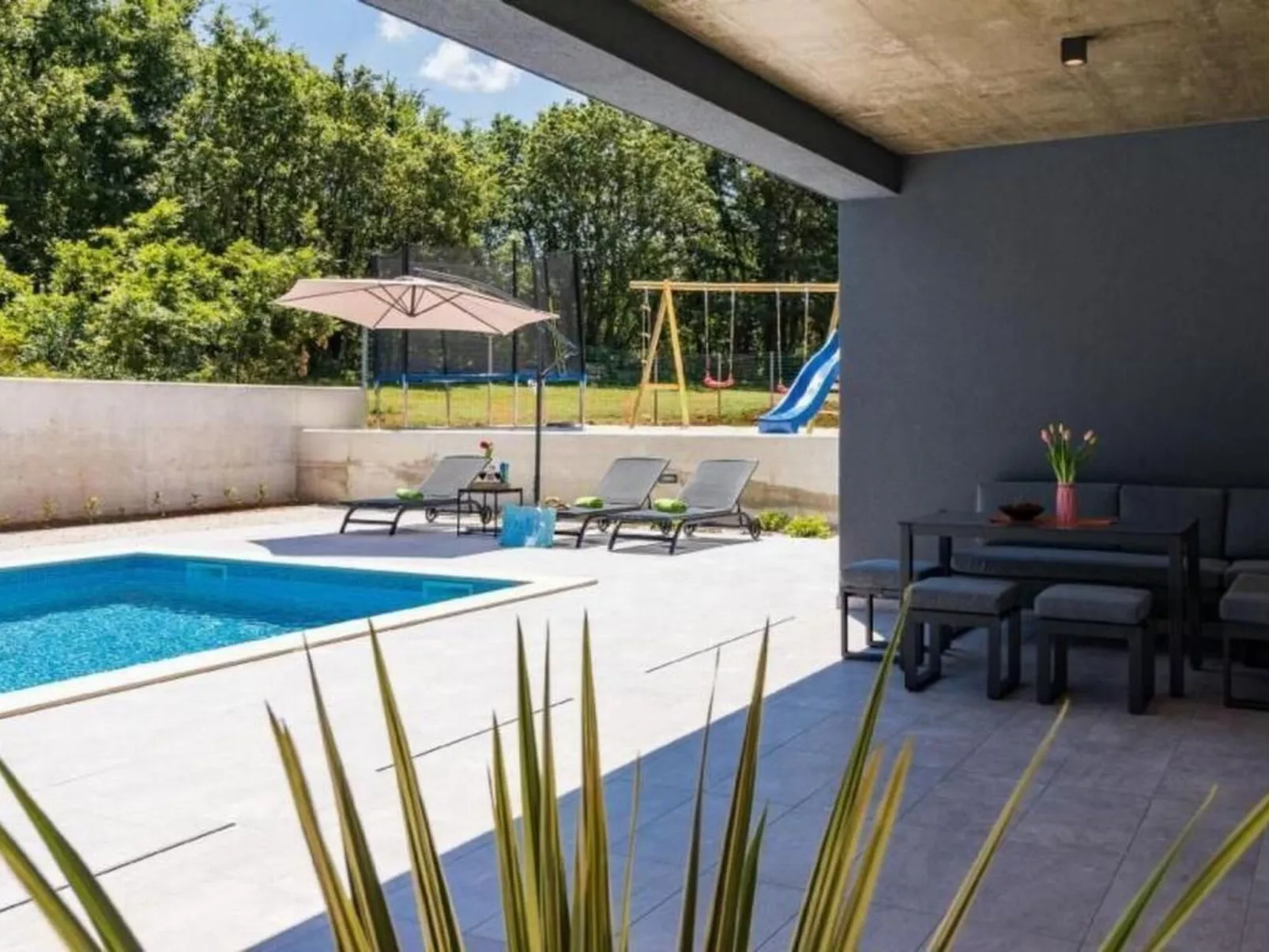 Villa Sanivaro mit beheiztem Pool und Whirlpool-Inside