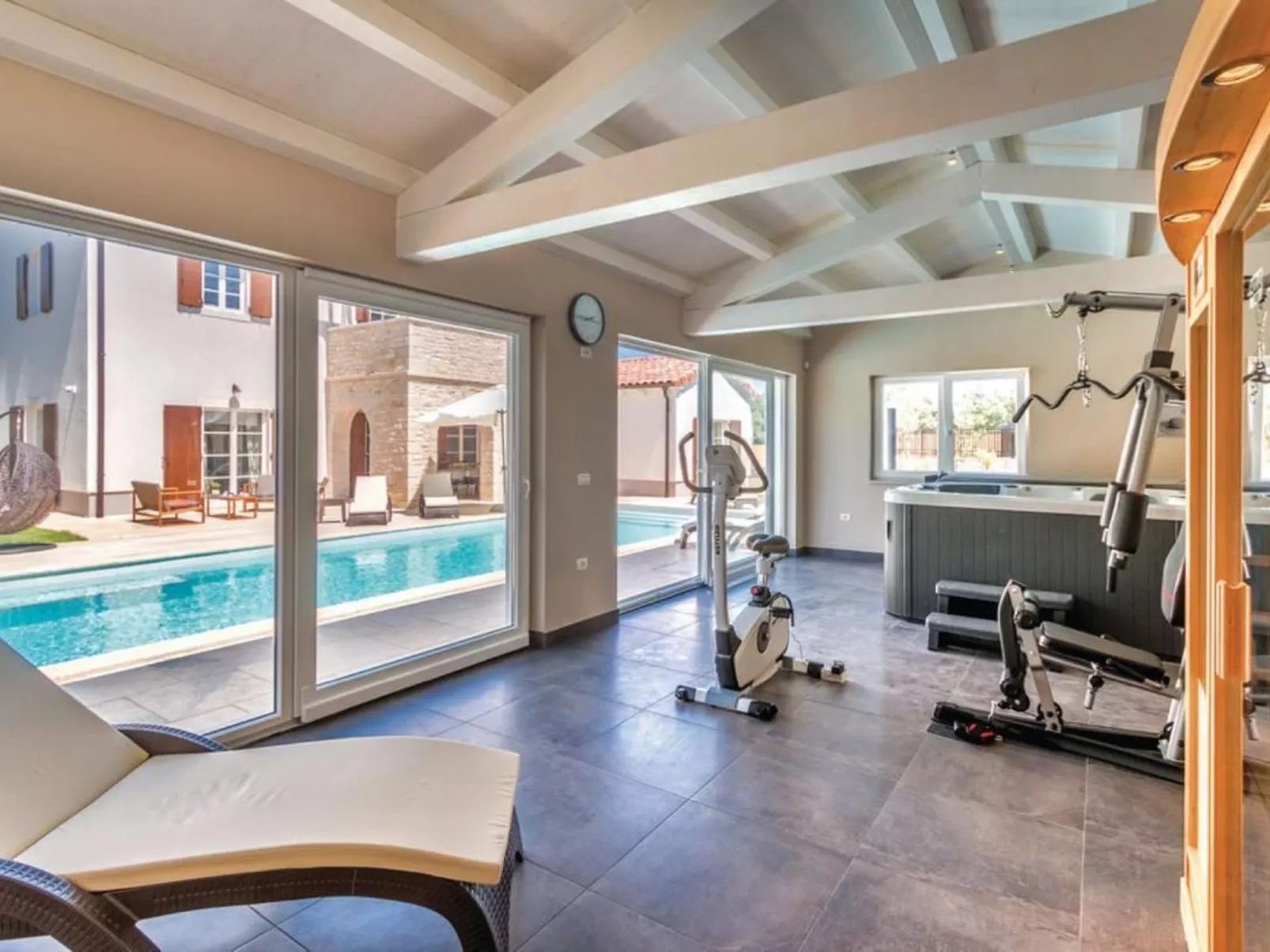 Villa "Magnolia" mit Schwimmbad, Sauna und Jacuzzi-Dedans