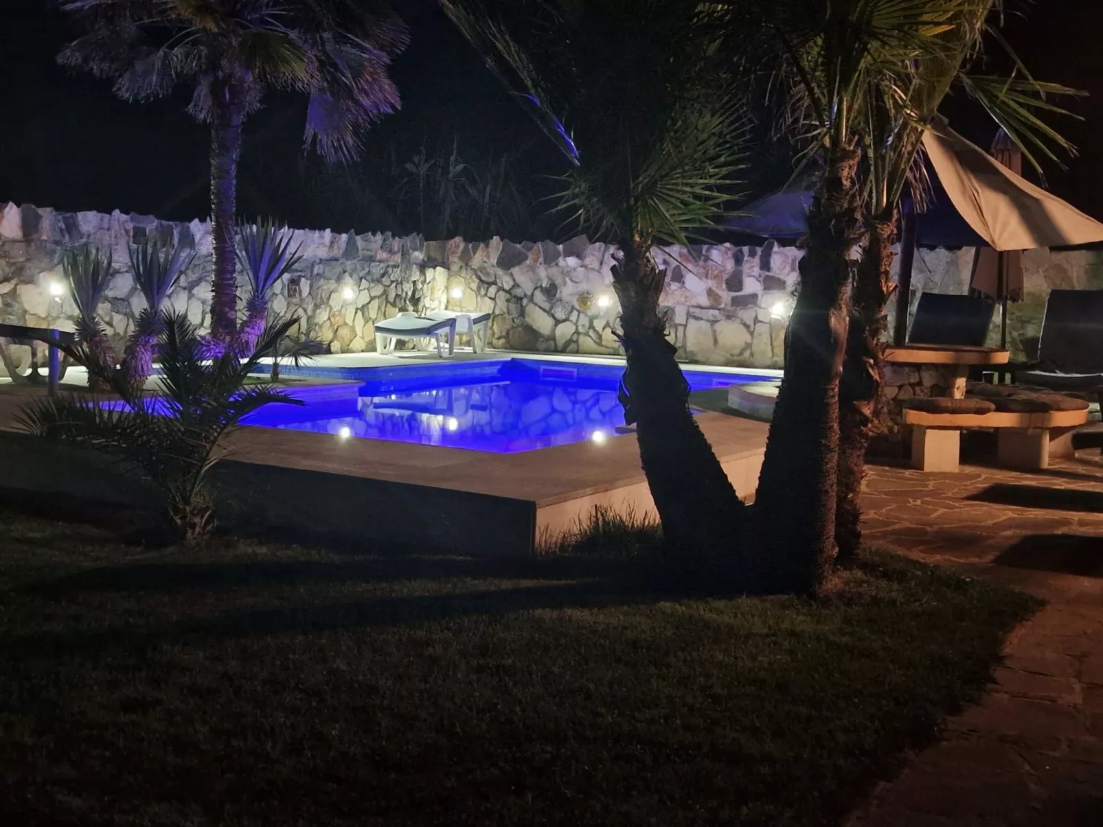 Schönes Haus in Pomer mit privatem Parkplatz-Draußen