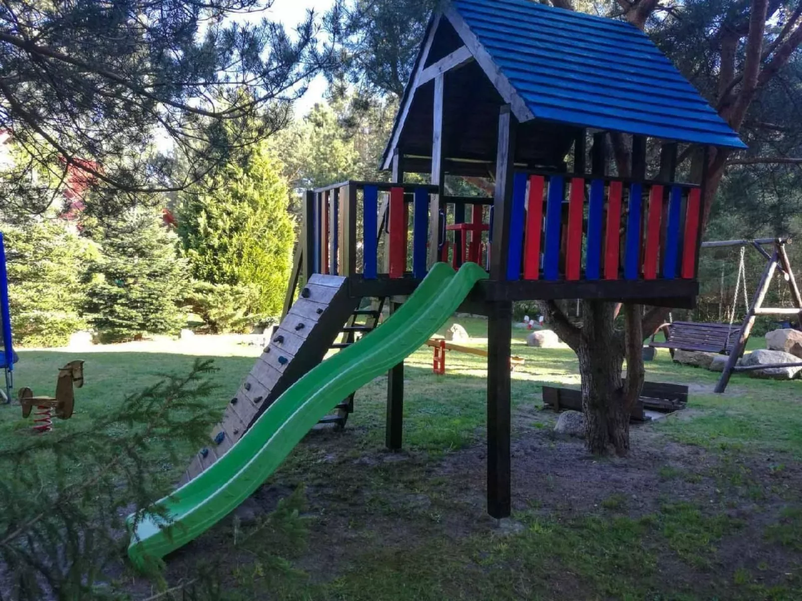 In Kopalino mit Garten, Terrasse und Grill-Dehors