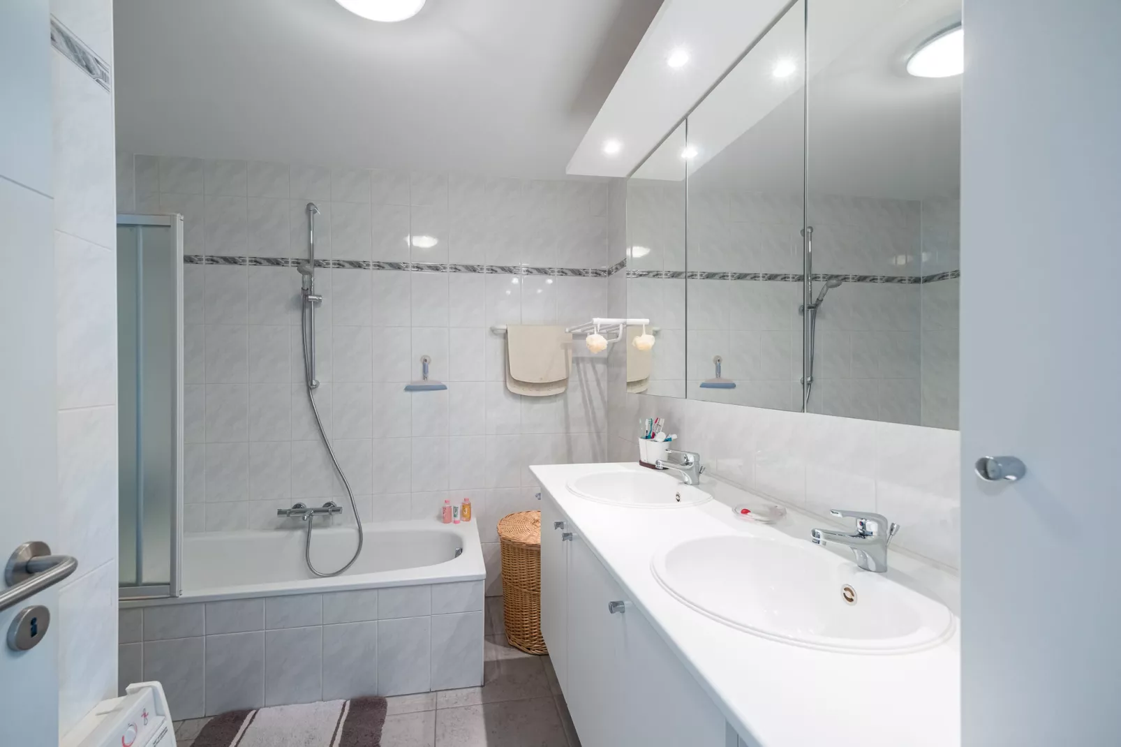 Viking 0608-Bathroom