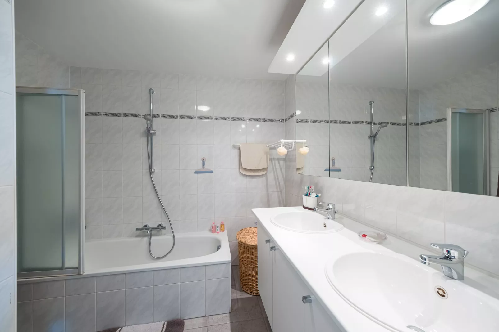 Viking 0608-Bathroom