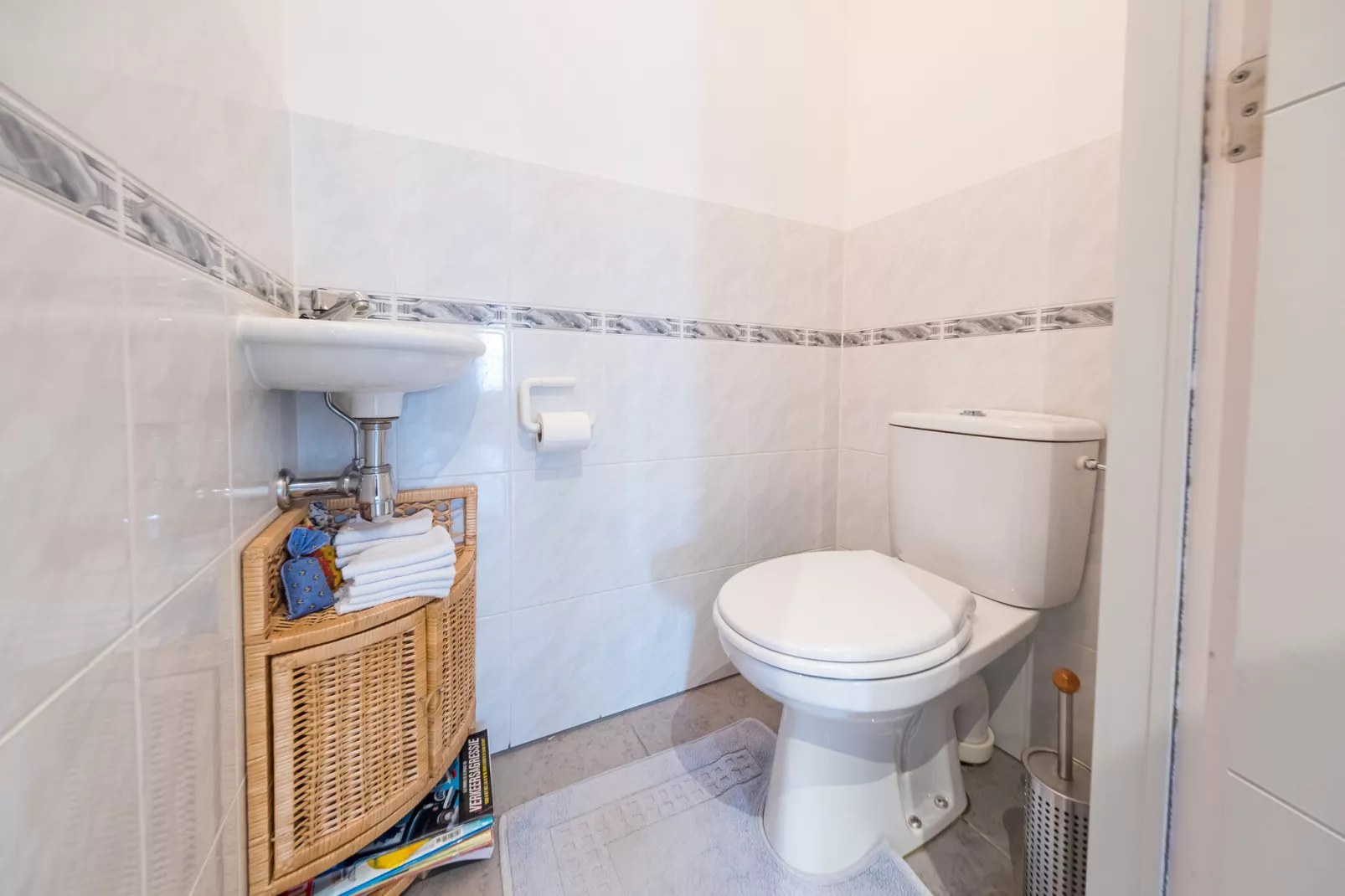 Viking 0608-Bathroom