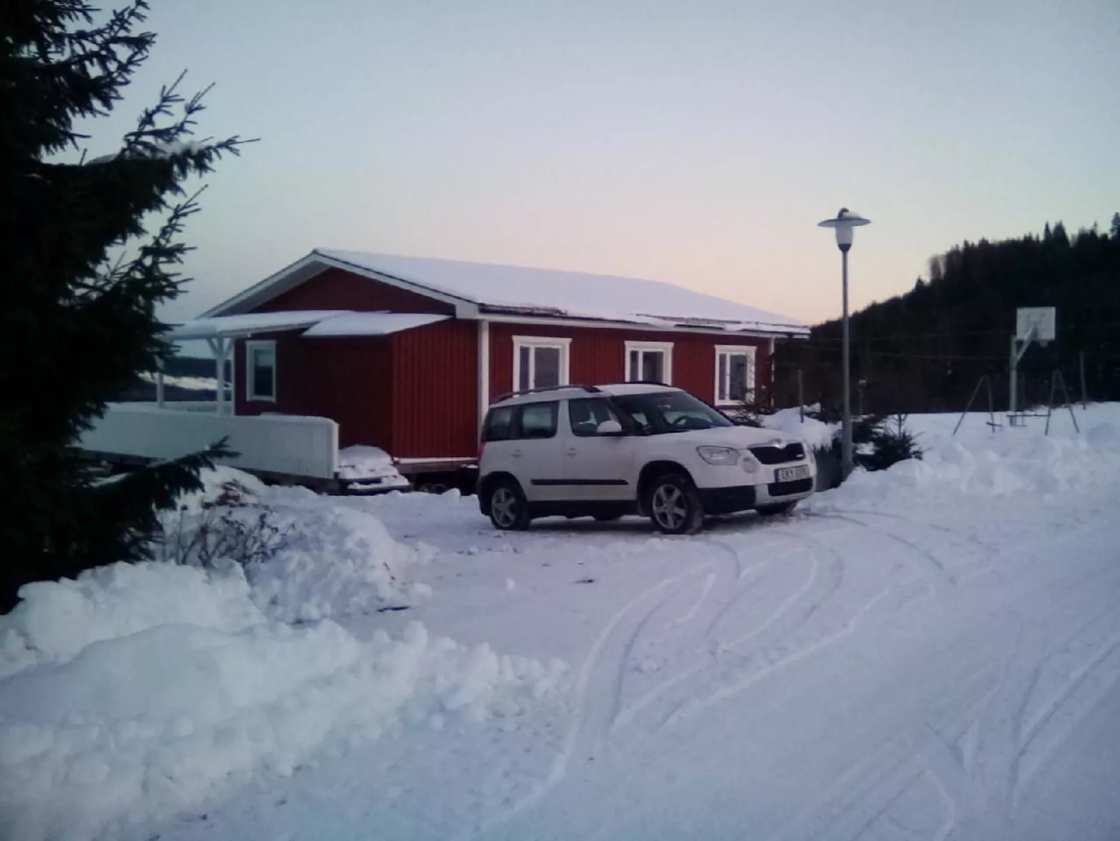 Tolles Ferienhaus in Sunne mit Großer Terrasse-Draußen