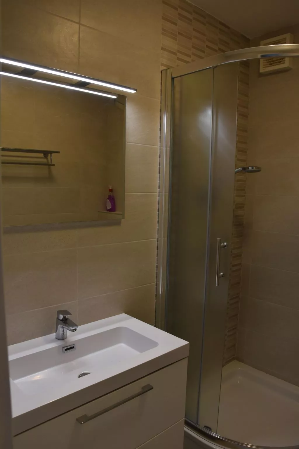 Ferienvilla mit Whirlpool-Drinnen