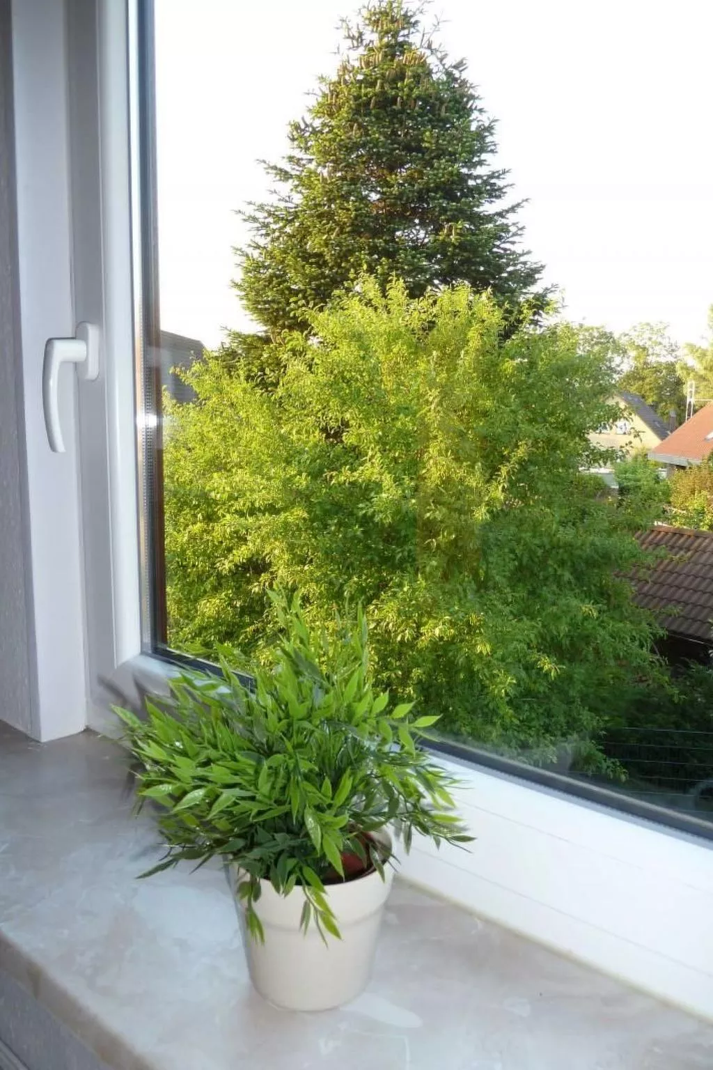 Ruhige Ferienwohnung mit Balkon und Parkplatz-Dedans