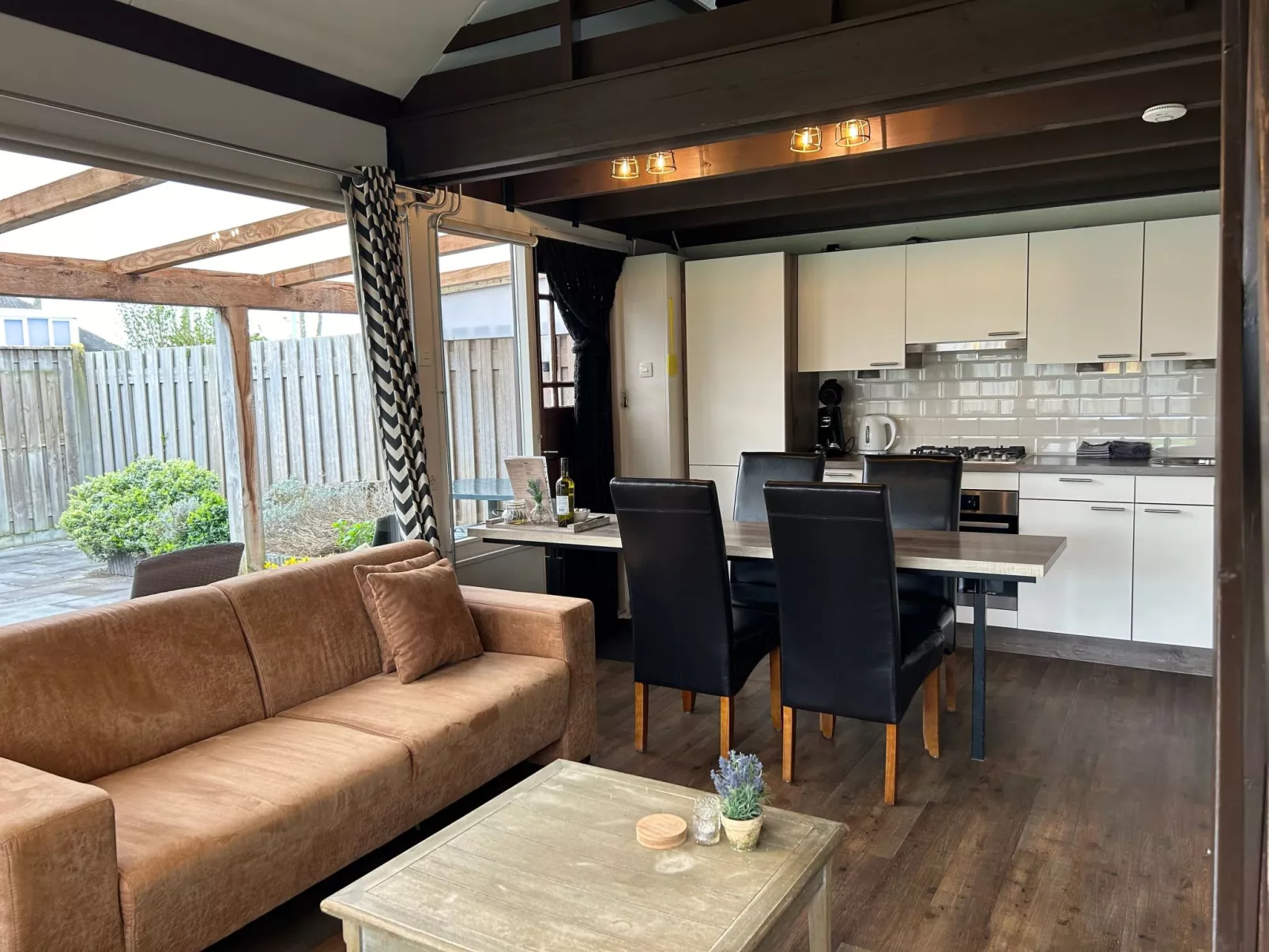 Gemütliche Hütte-Inside