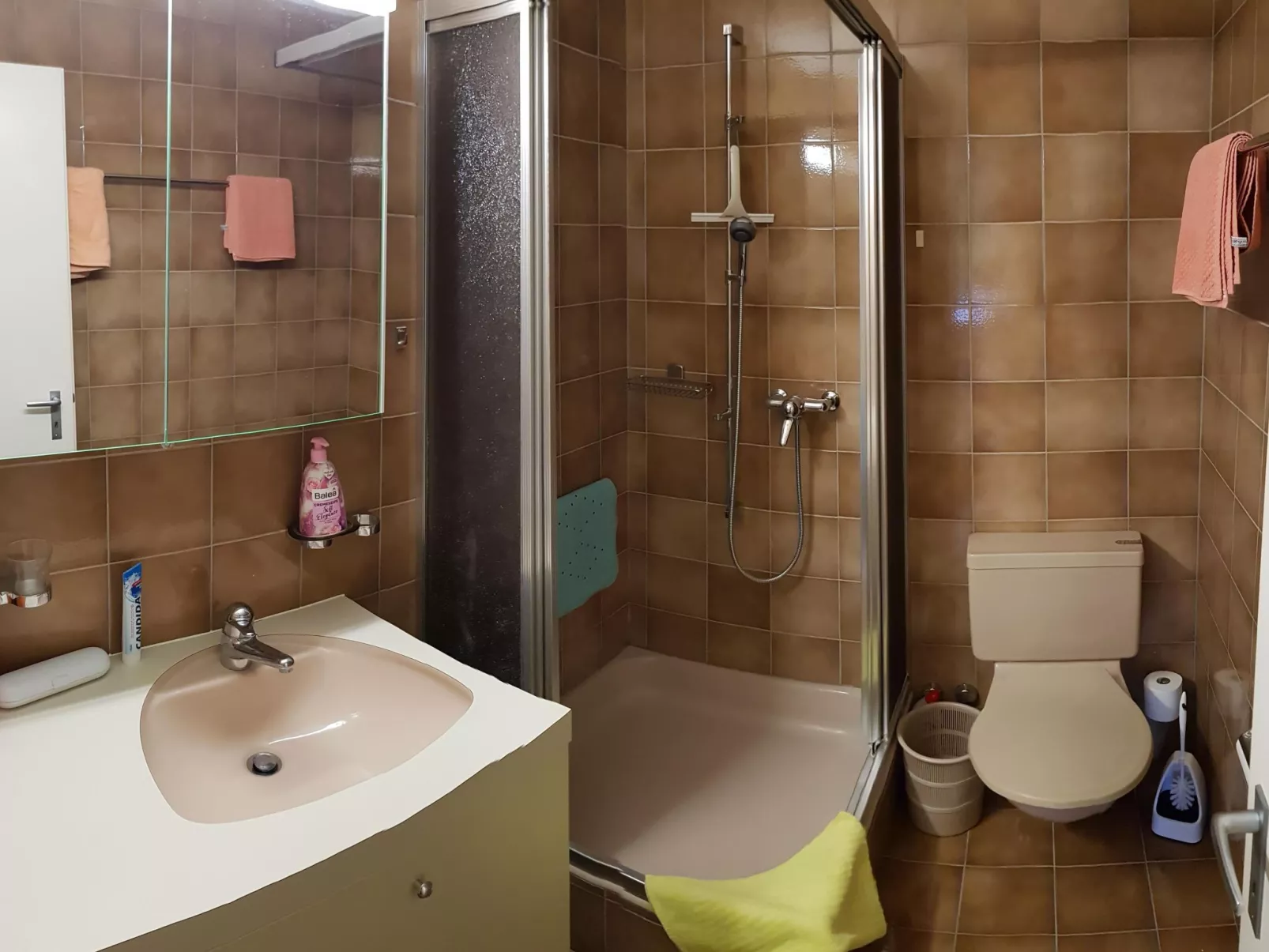 Mit Bergblick-Drinnen