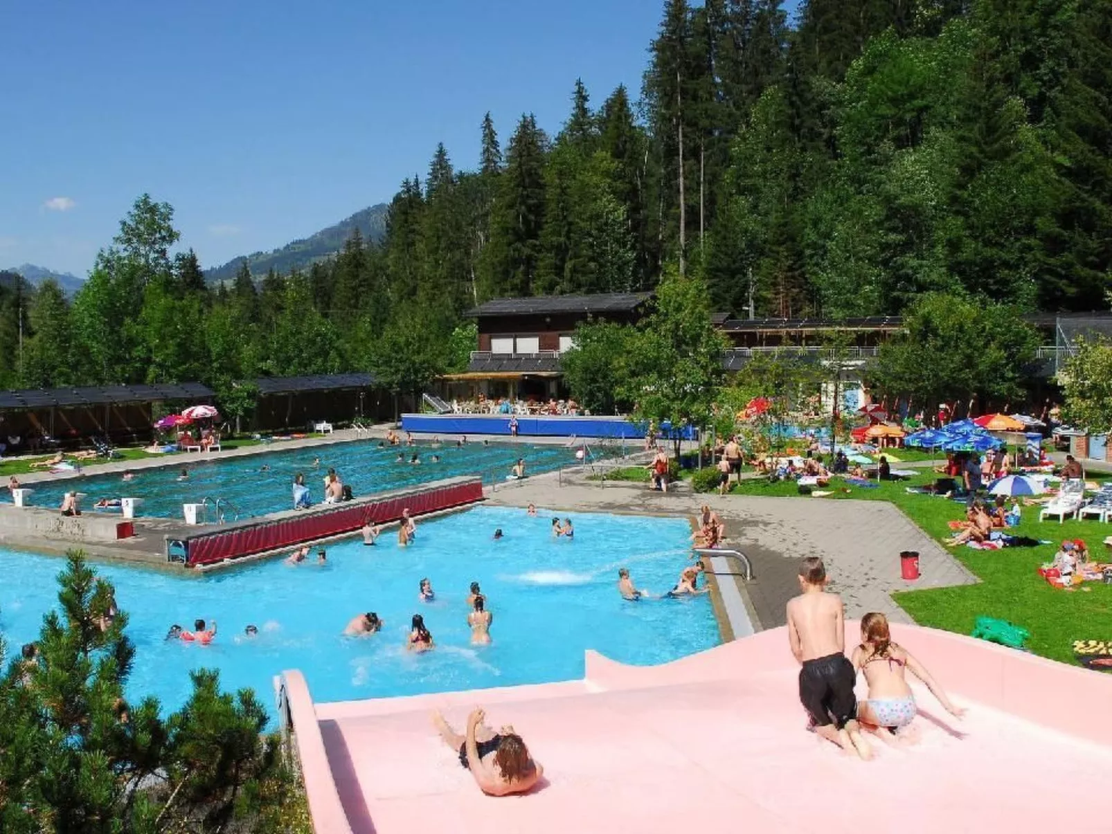 Chalet Finkenwiese - für 8 Erwachsene und 5 Kinder-Draußen