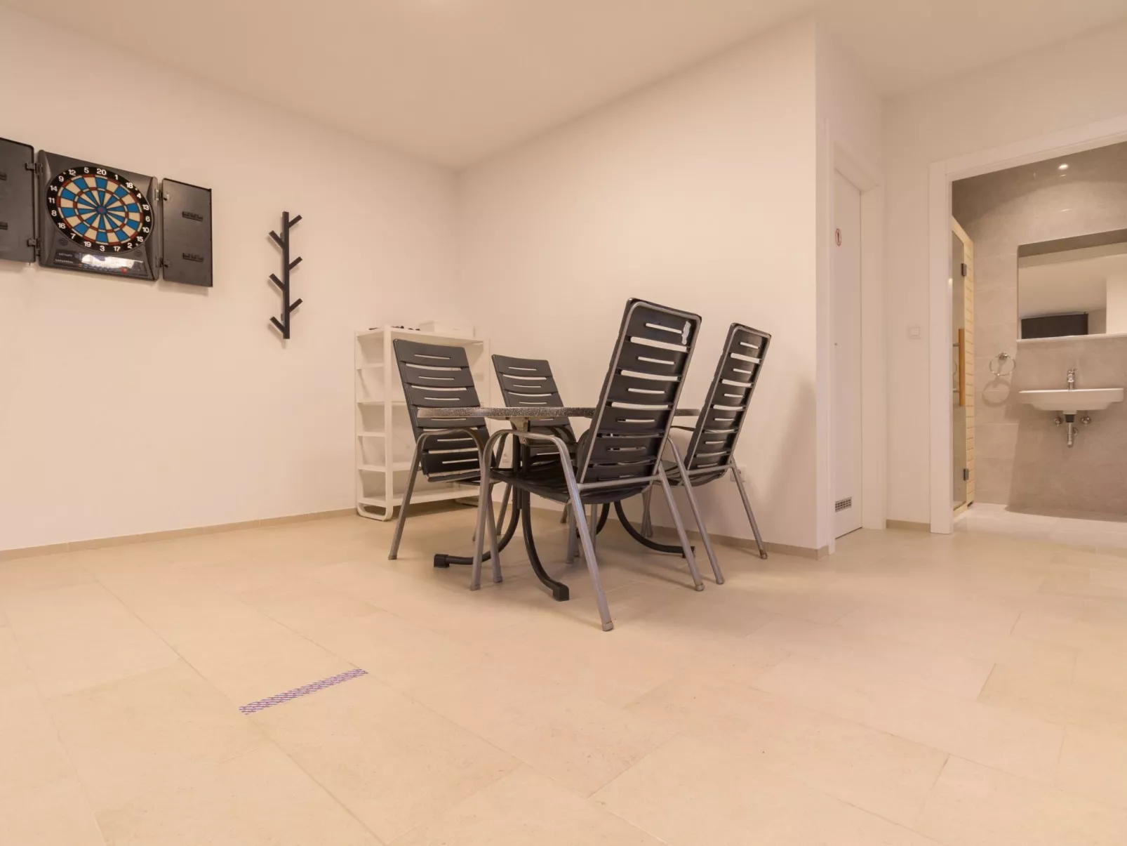 Villa Ema - beheizter Salzwasserpool, Fitnessraum und Sauna-Drinnen