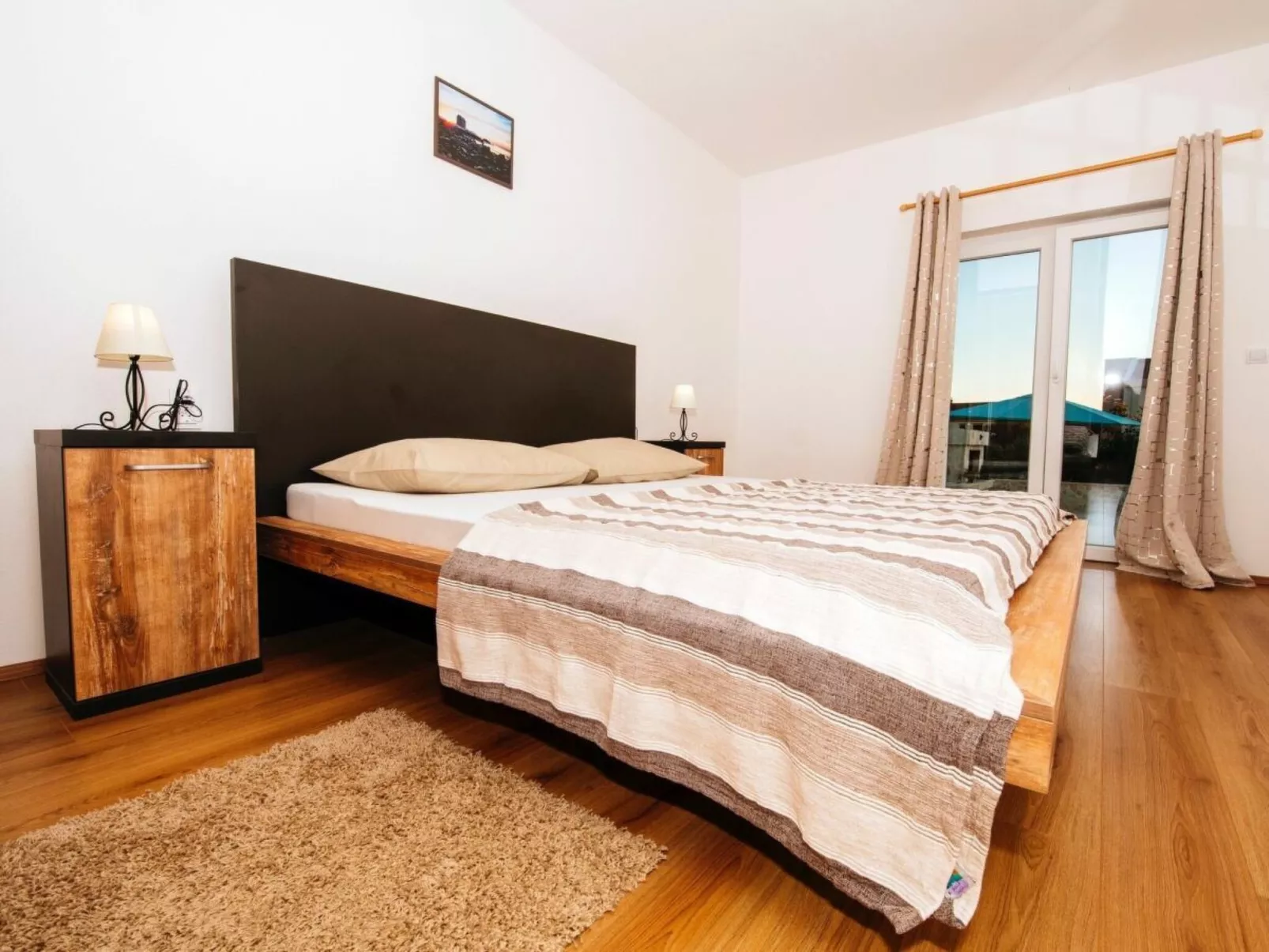 Ana Dreams - von TA Leut Agency-Inside