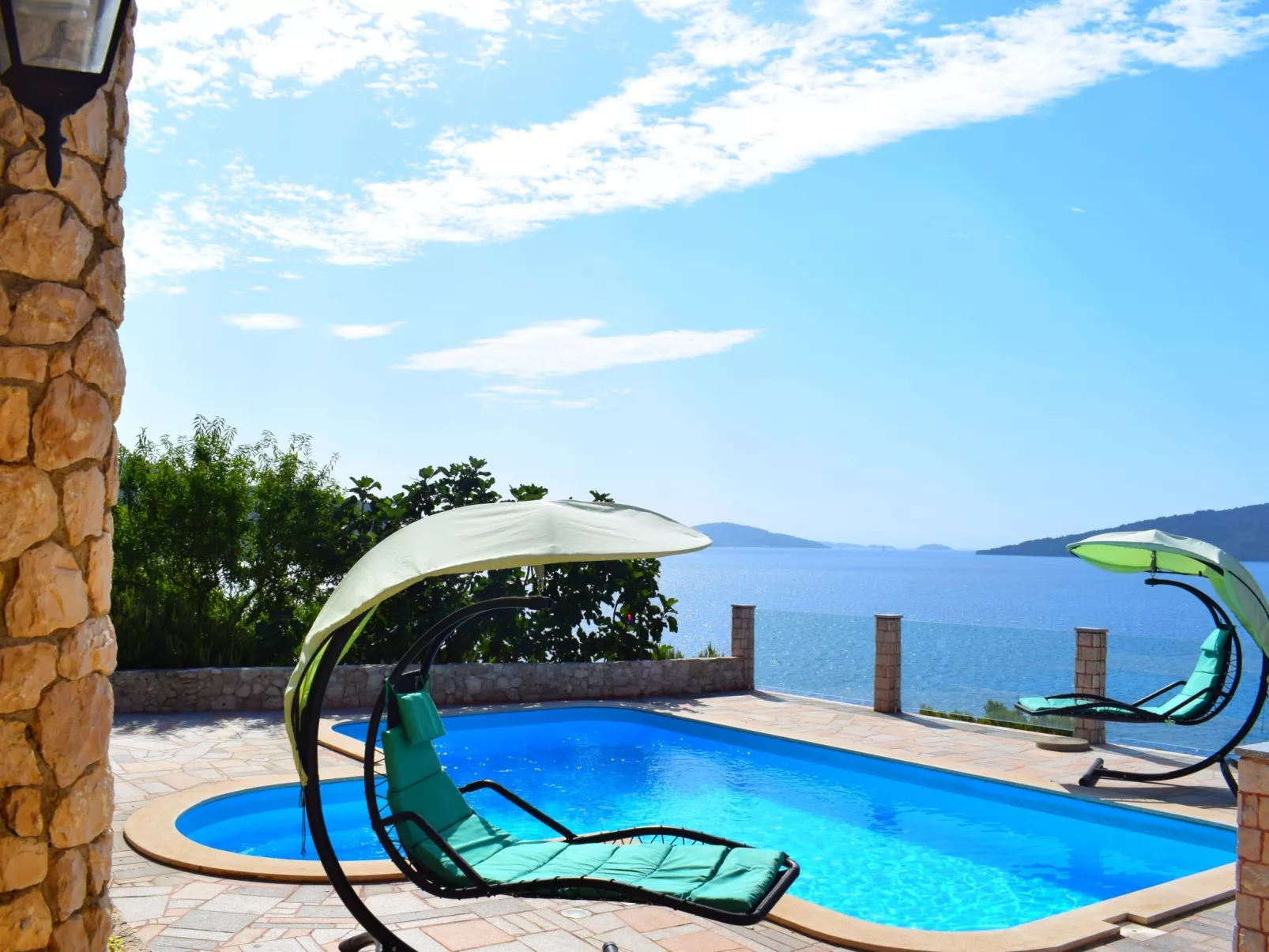 Seaside Villa Lara mit beheiztem Swimmingpool-Dehors